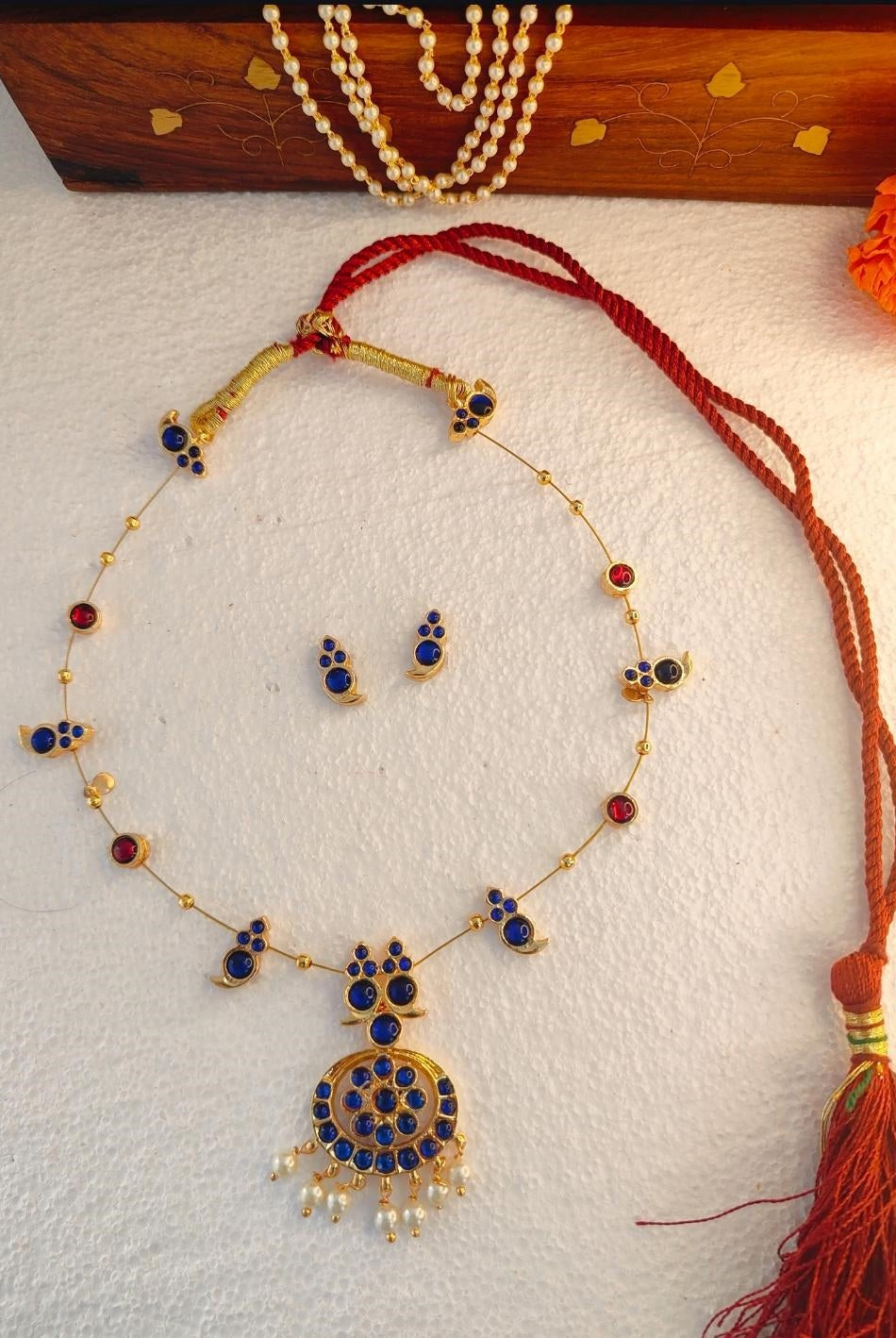 Single Layered Blue Kemp Maanga and Red Stone Necklace - CiceroniNecklace SetAarika