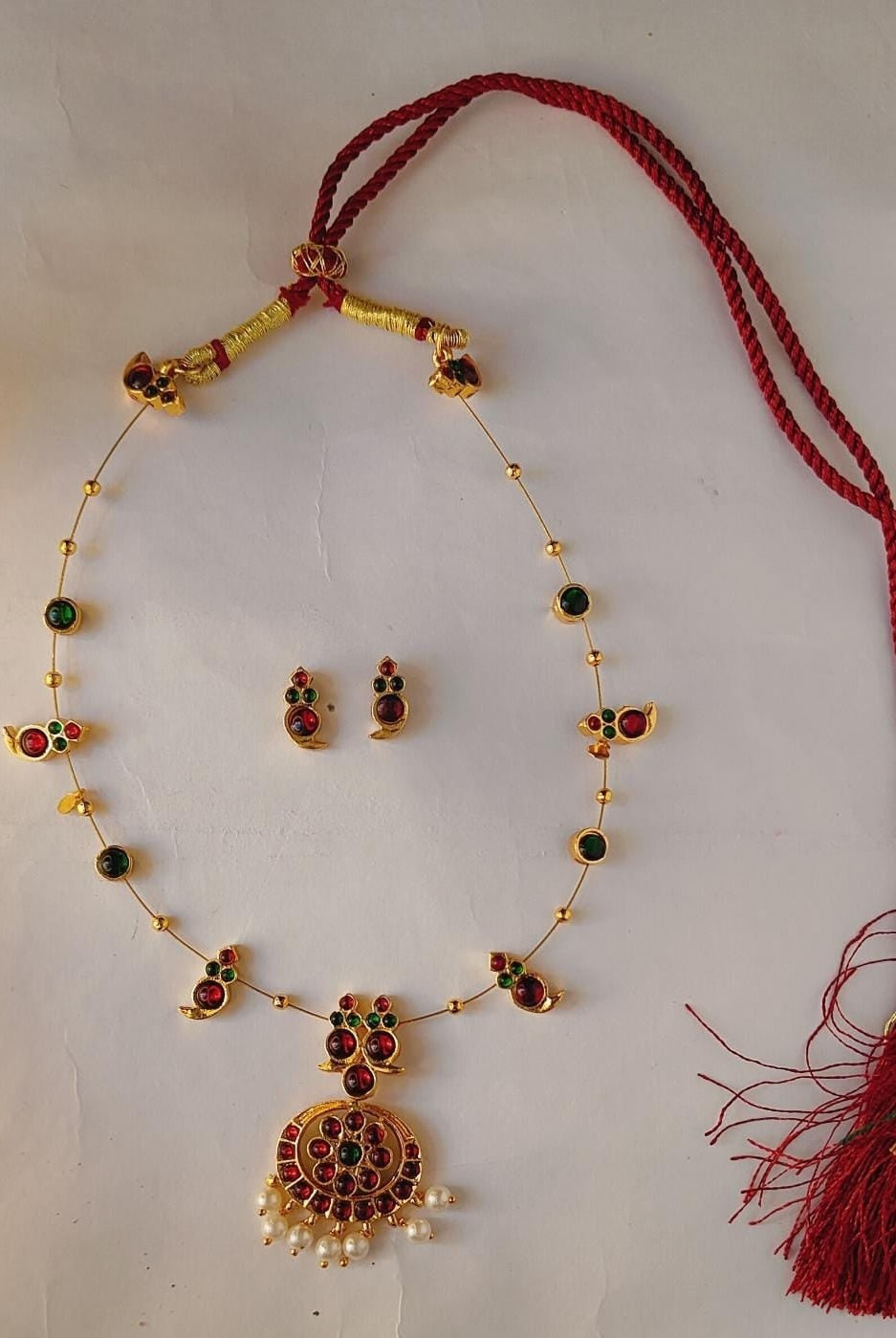 Single Layered Red Kemp Maanga and Green Stone Necklace - CiceroniNecklace SetAarika