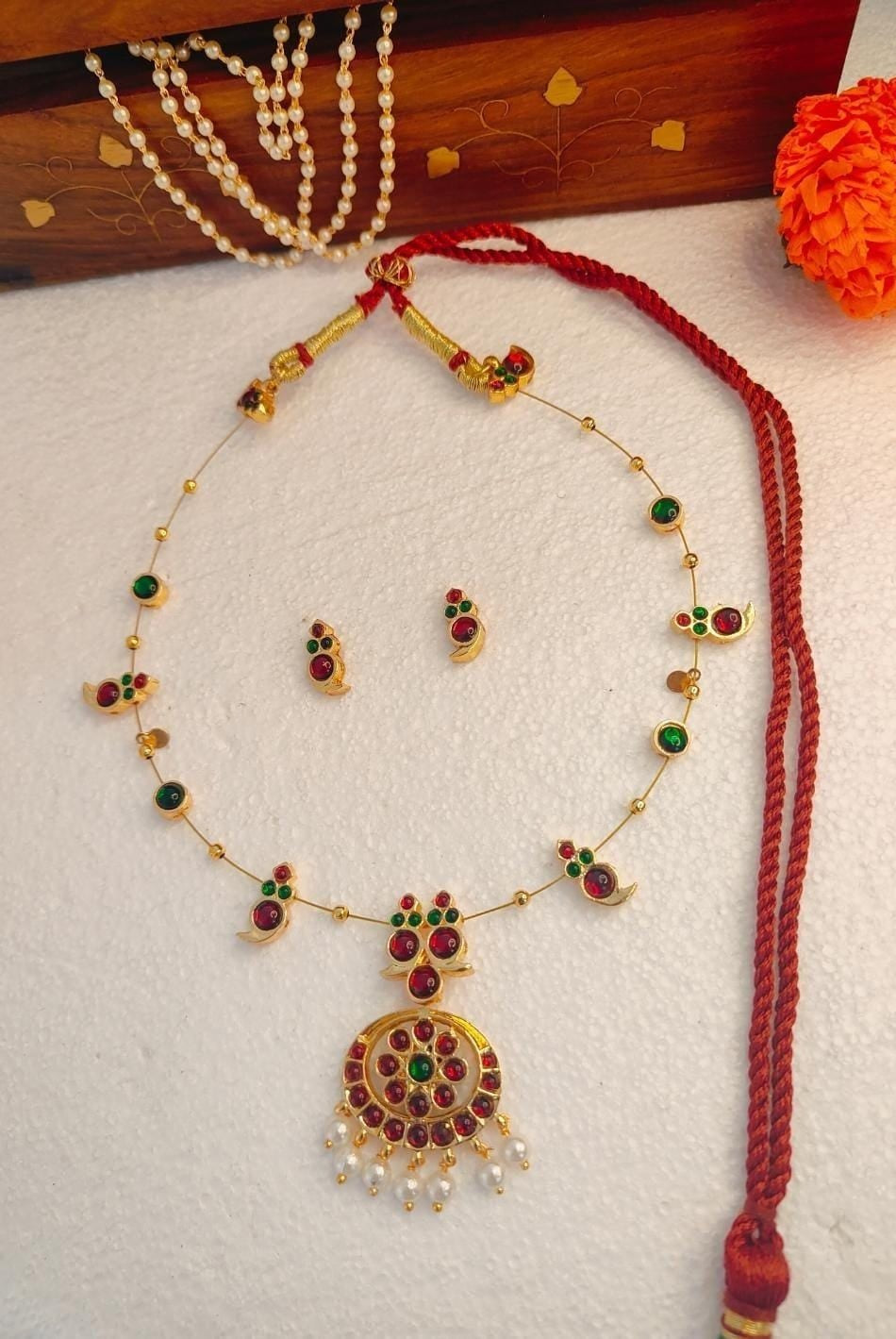 Single Layered Red Kemp Maanga and Green Stone Necklace - CiceroniNecklace SetAarika