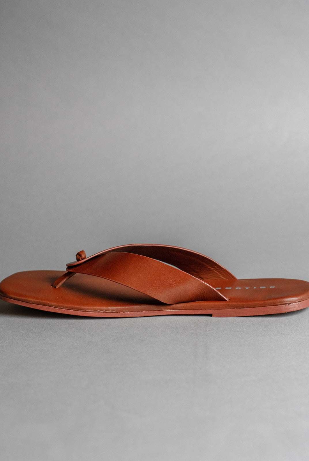Tan Knot Flip Flops - Women - CiceroniFlatsSlomotion