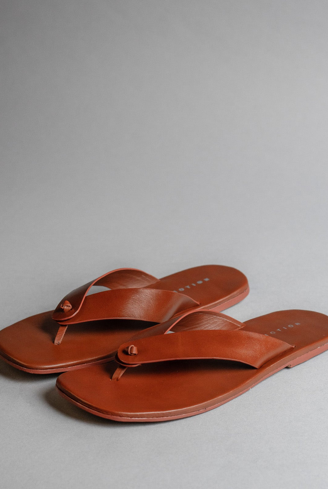 Tan Knot Flip Flops - Women - CiceroniFlatsSlomotion