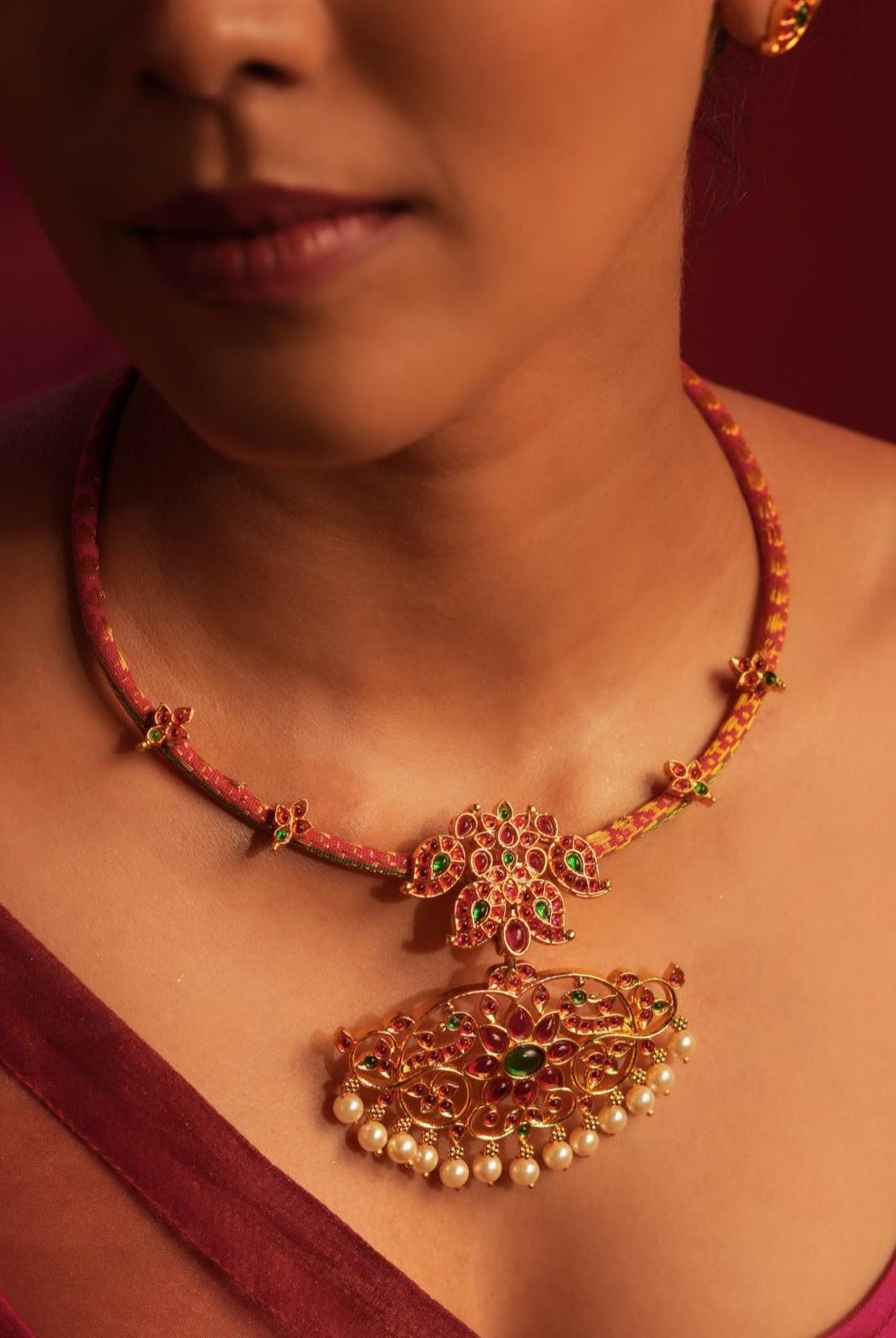 Temple Hasli - CiceroniNecklaceAarika