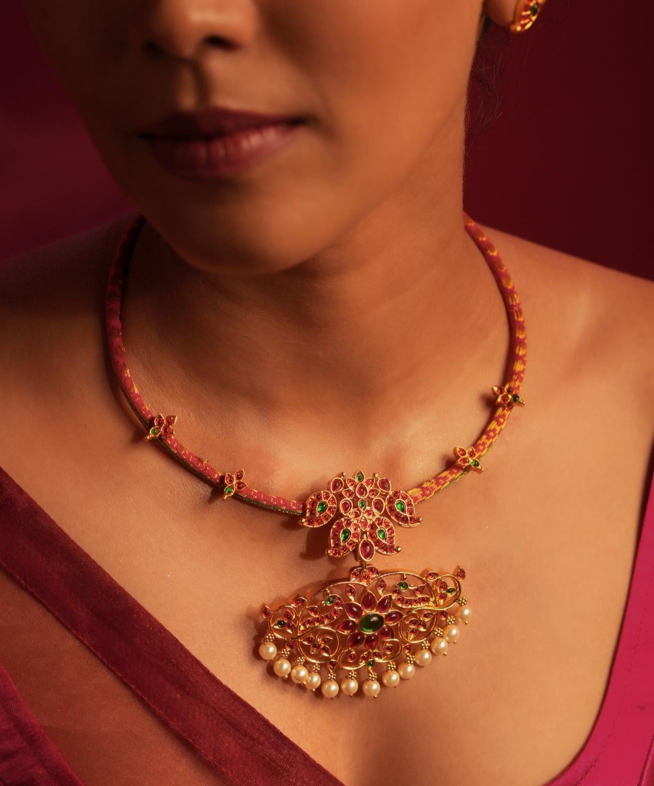 Temple Hasli - CiceroniNecklaceAarika