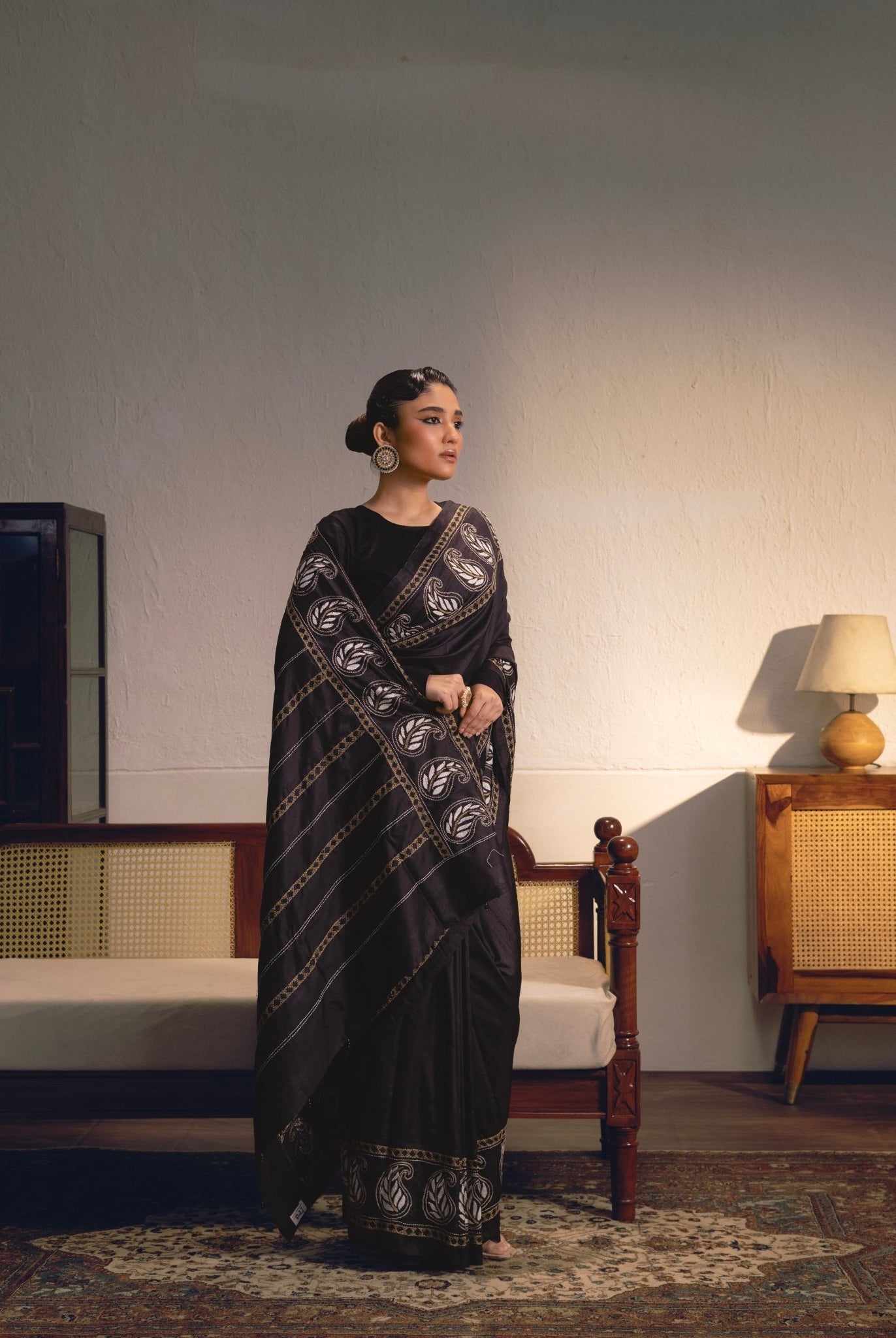 Thumri - Black - CiceroniSareeIra