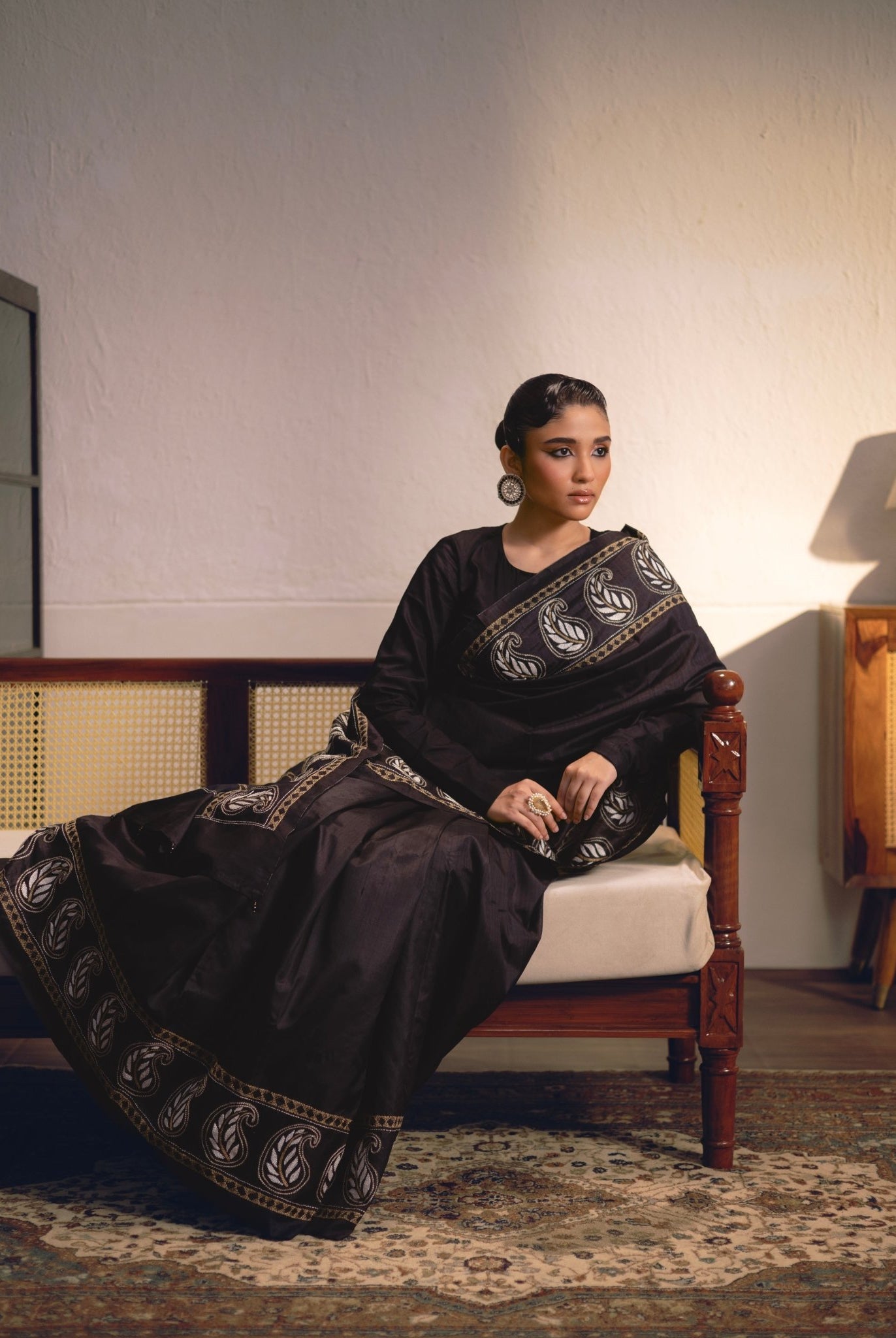 Thumri - Black - CiceroniSareeIra