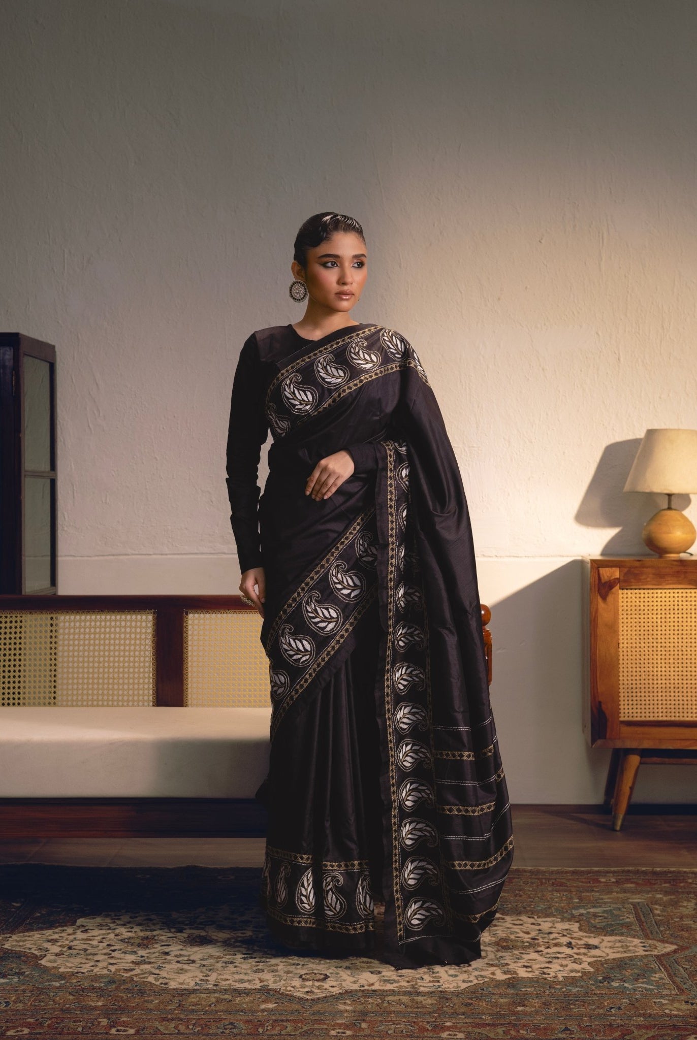 Thumri - Black - CiceroniSareeIra