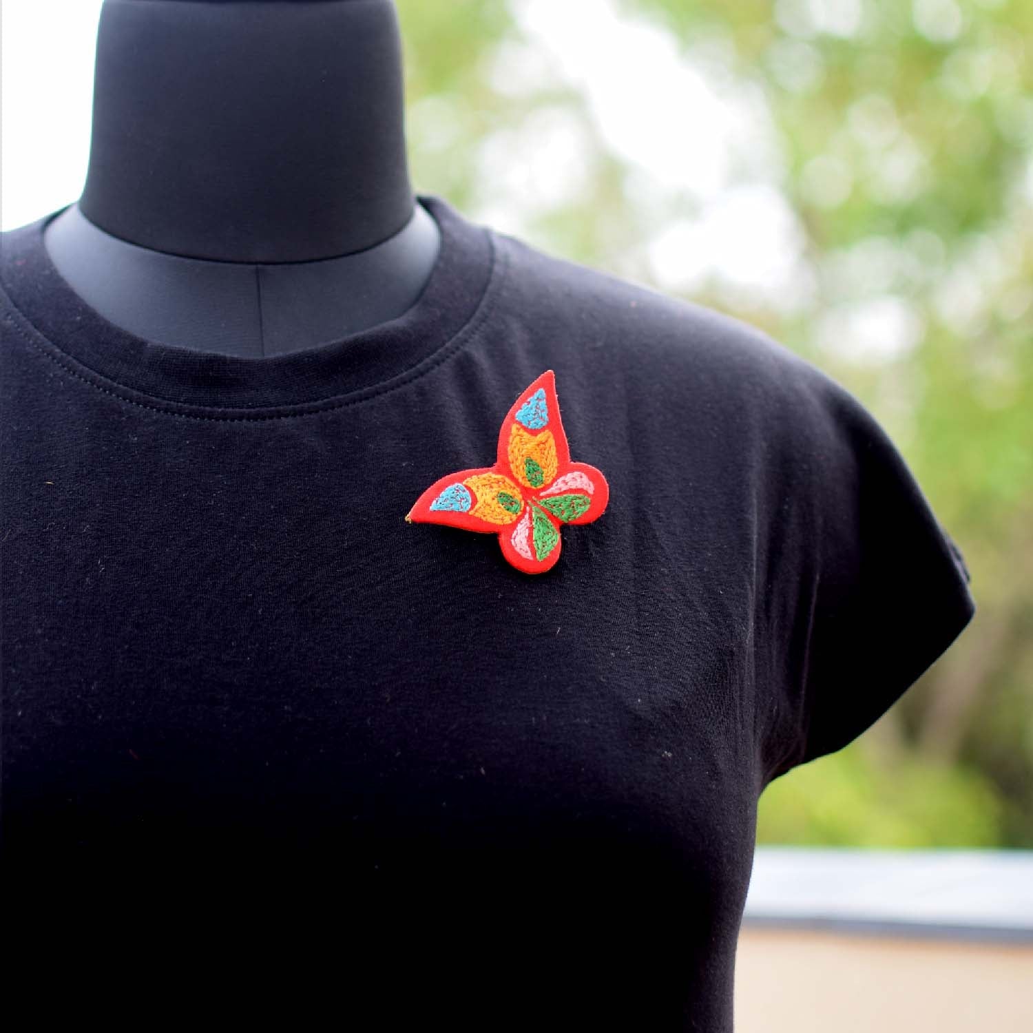 Titli Brooch - Red - CiceroniBroochPaulami