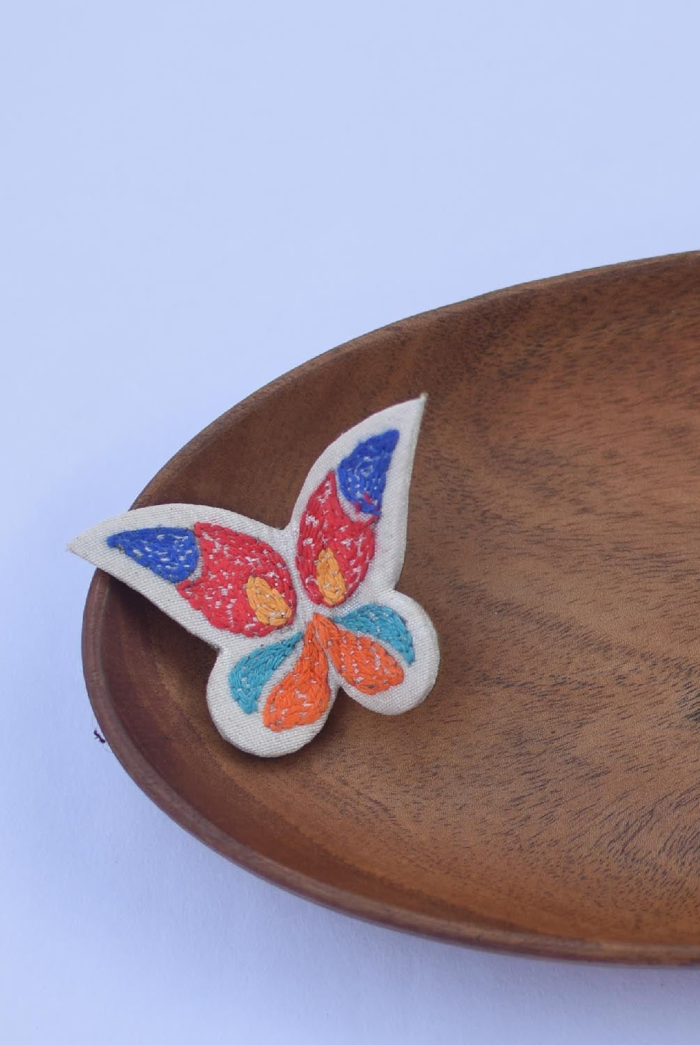 Titli Brooch - White - CiceroniBroochPaulami