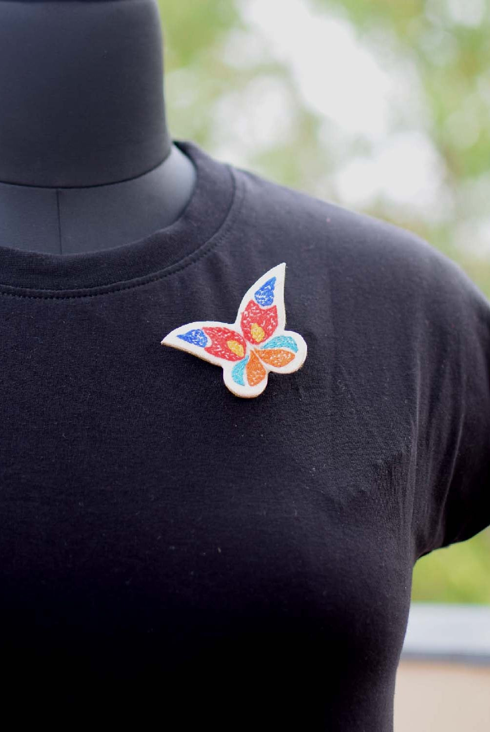 Titli Brooch - White - CiceroniBroochPaulami
