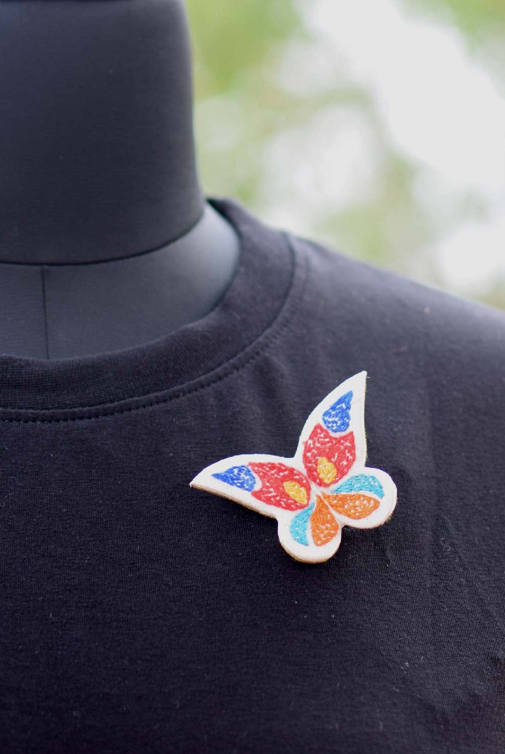 Titli Brooch - White - CiceroniBroochPaulami
