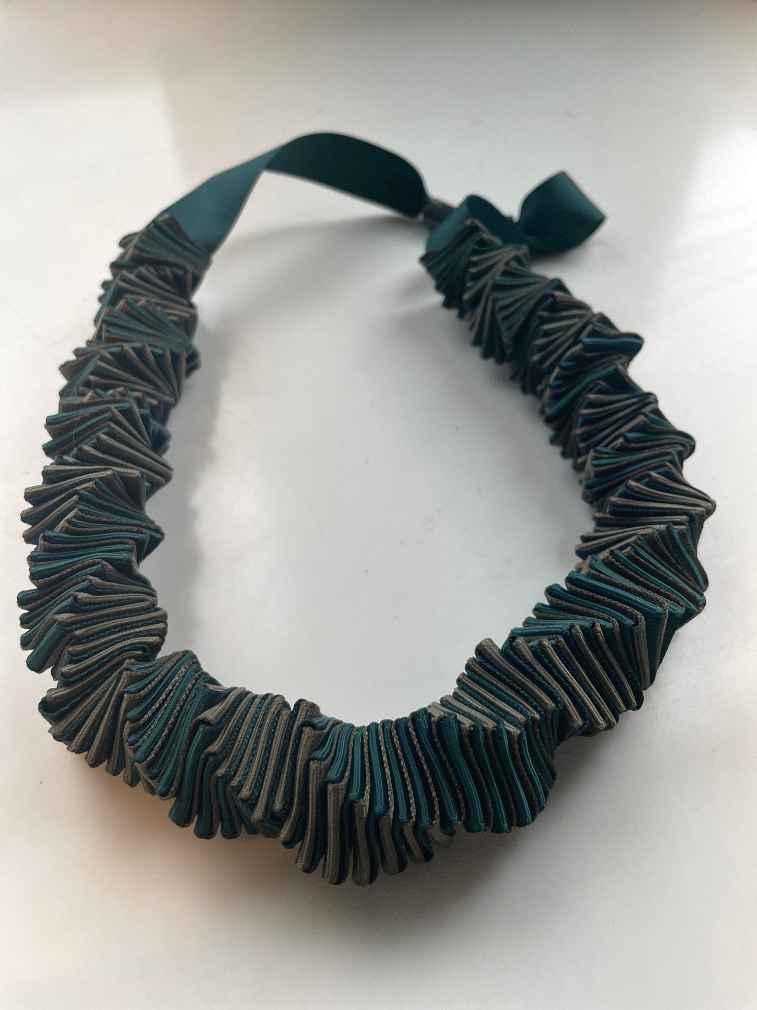 Tred Necklace - CiceroniNecklaceMerald Curio