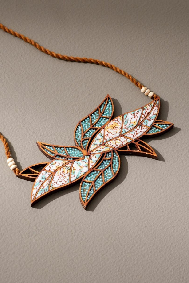 Turquoise White Bloom Leaf Motif Necklace - CiceroniNecklaceWhe by Abira