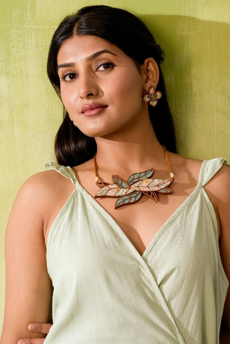 Turquoise White Bloom Leaf Motif Necklace - CiceroniNecklaceWhe by Abira