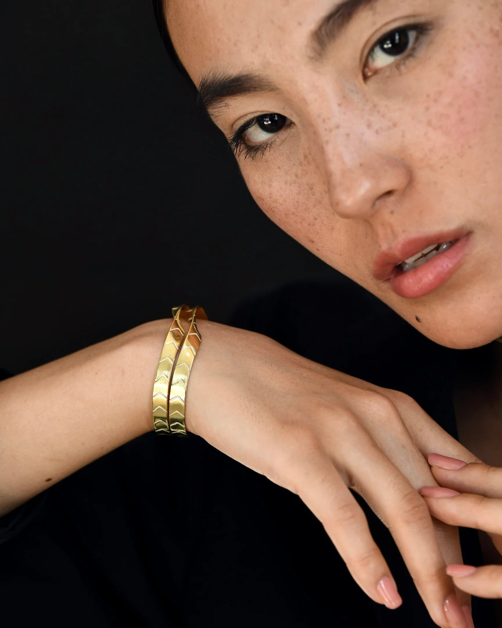 Twisted Enamel Bangle Bracelet - CiceronibrThe Loom Art