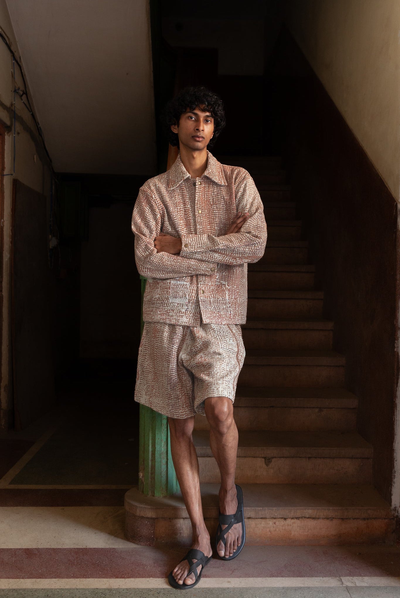 V - Strap Mens Chappals - CiceroniFlatsSlomotion