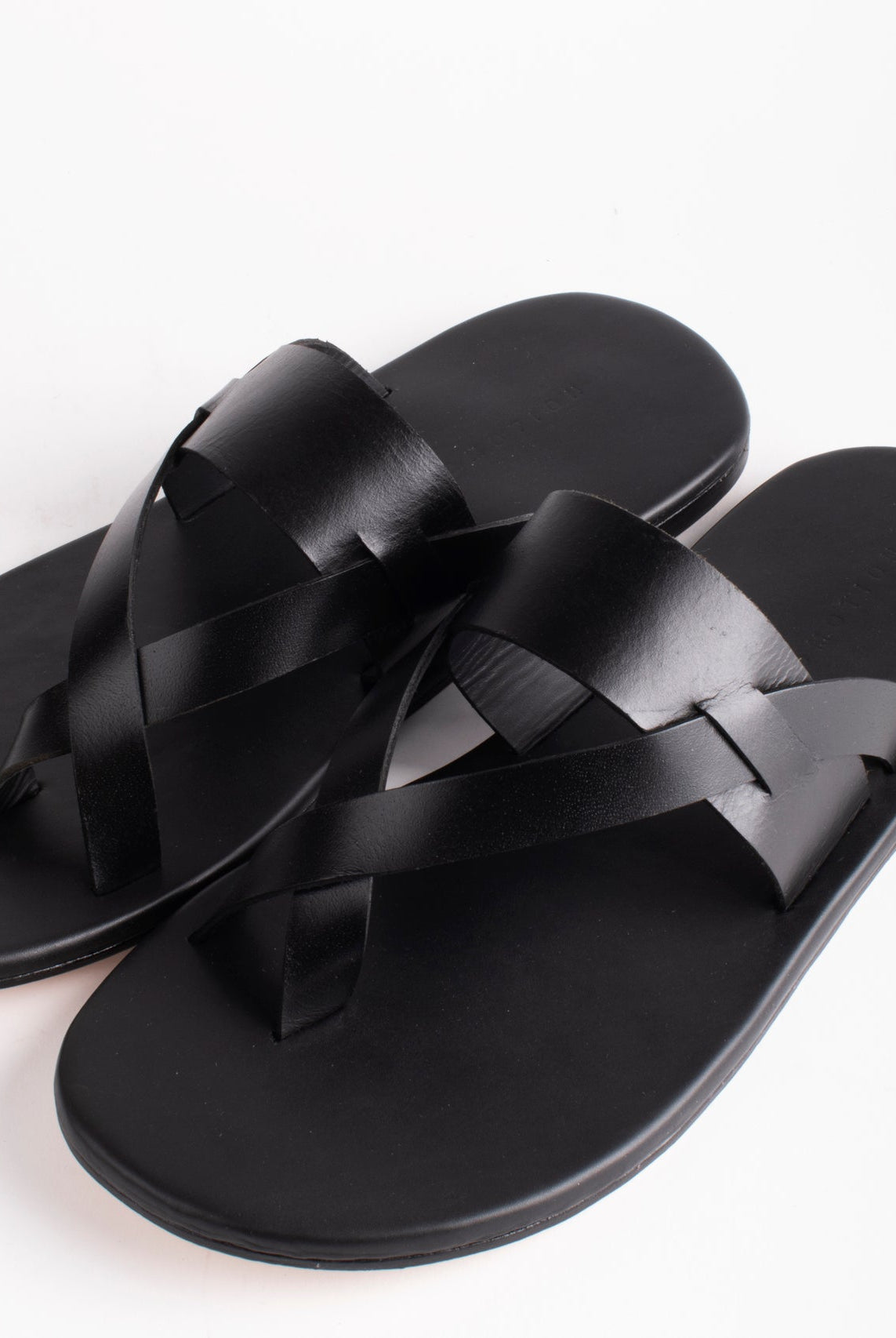 V - Strap Mens Chappals - CiceroniFlatsSlomotion