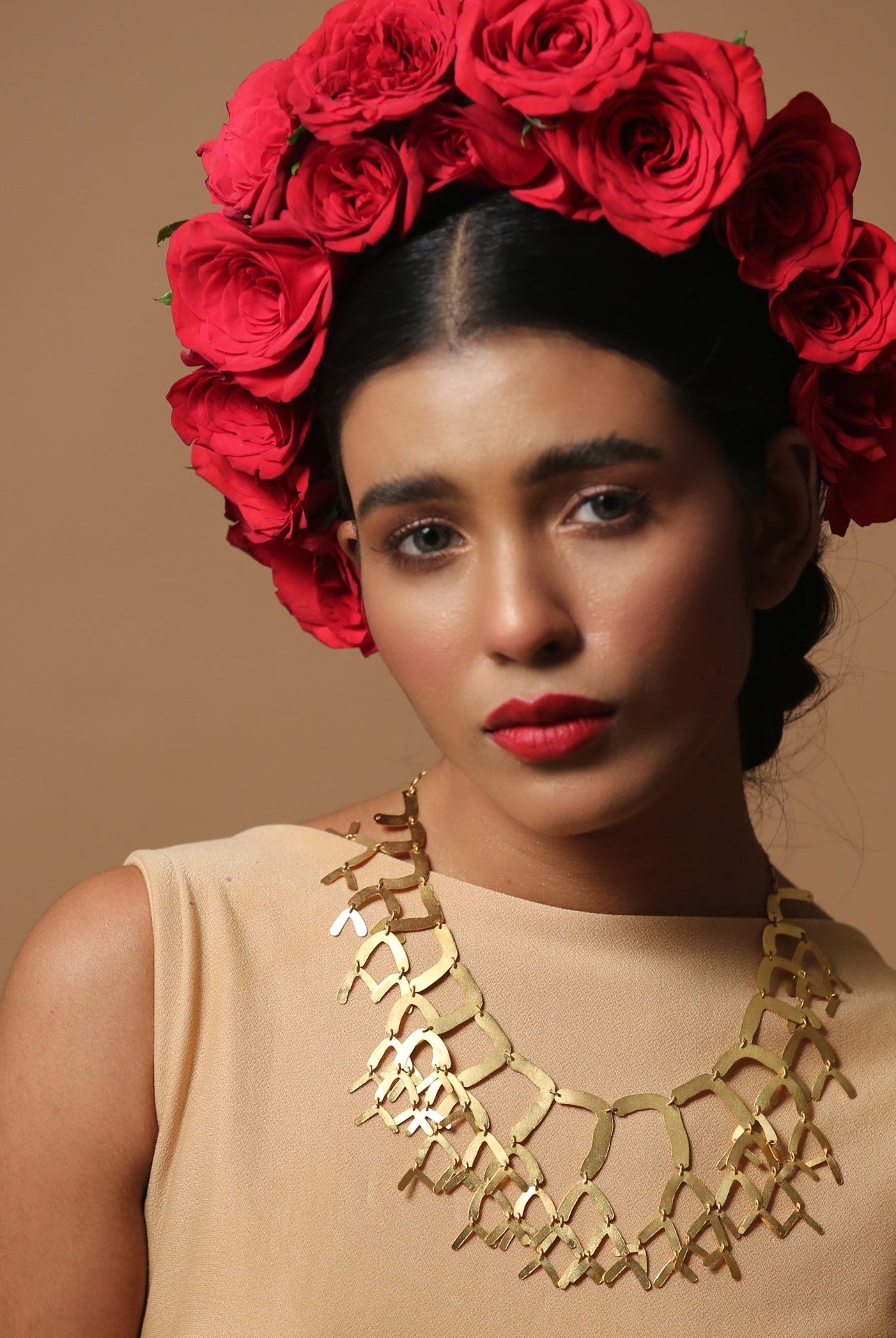 Whisper Light Neckpiece - CiceroniNeckpieceZaza by Somya