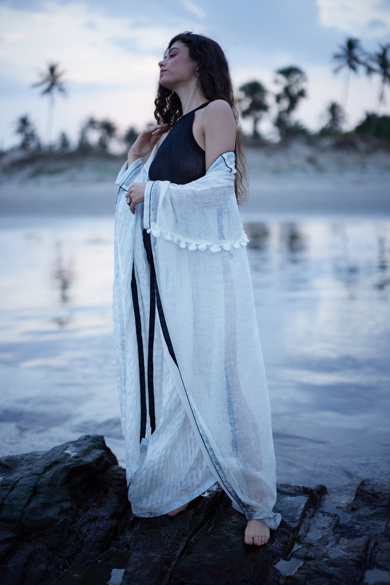 White Linen Kaftan - CiceroniCapePriyanca Khanna