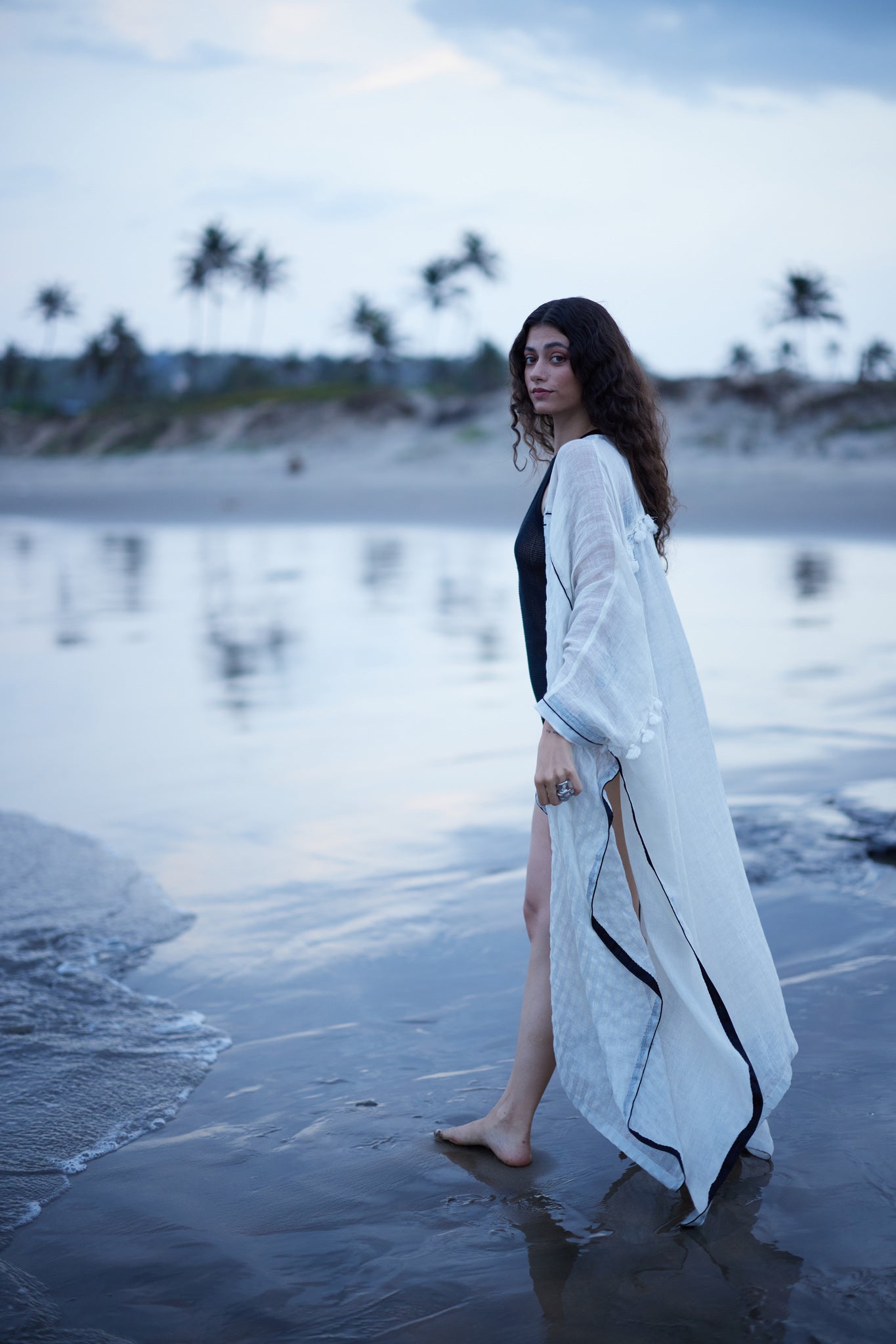 White Linen Kaftan - CiceroniCapePriyanca Khanna