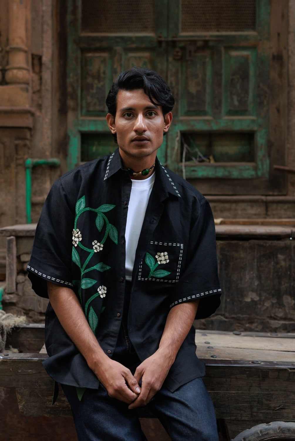 Winglore - Black Appliqué Hand Embroiderd Pure Linen Vine Oversized Shirt - CiceroniUnisex ShirtsWinglore