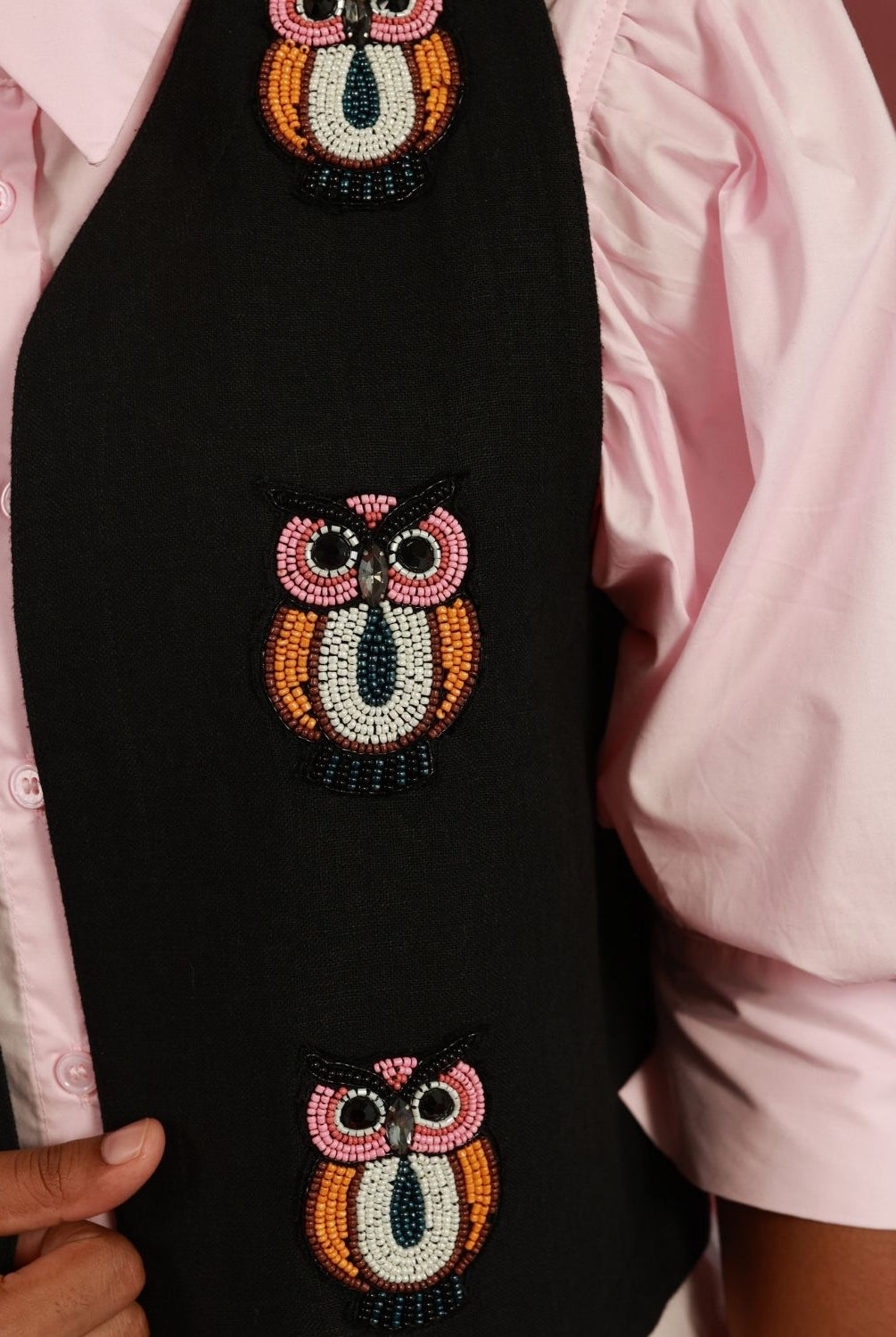 Winglore - Black Linen Hand Embroidered Hooters Owl Gilet - CiceroniJacketsWinglore