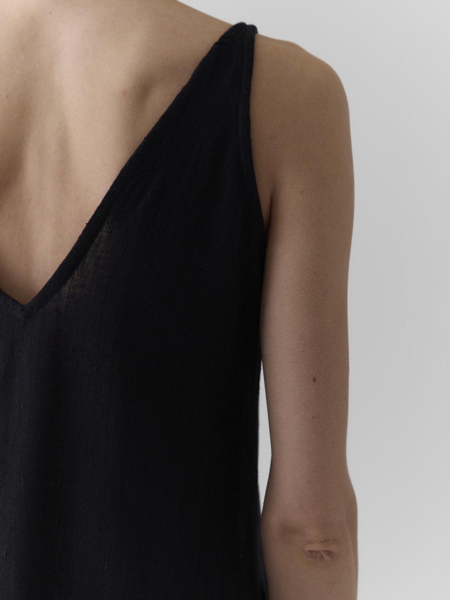 Women's V Neck Midi Dress - Black - CiceroniDressesMareen