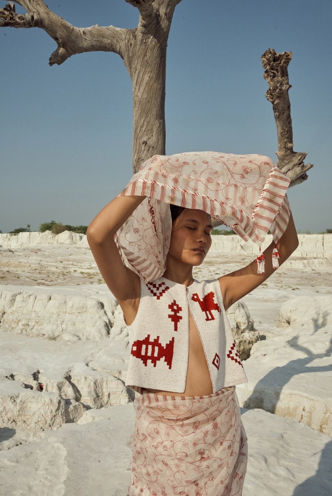 Wuna Beaded Vest - CiceroniVestAhmev