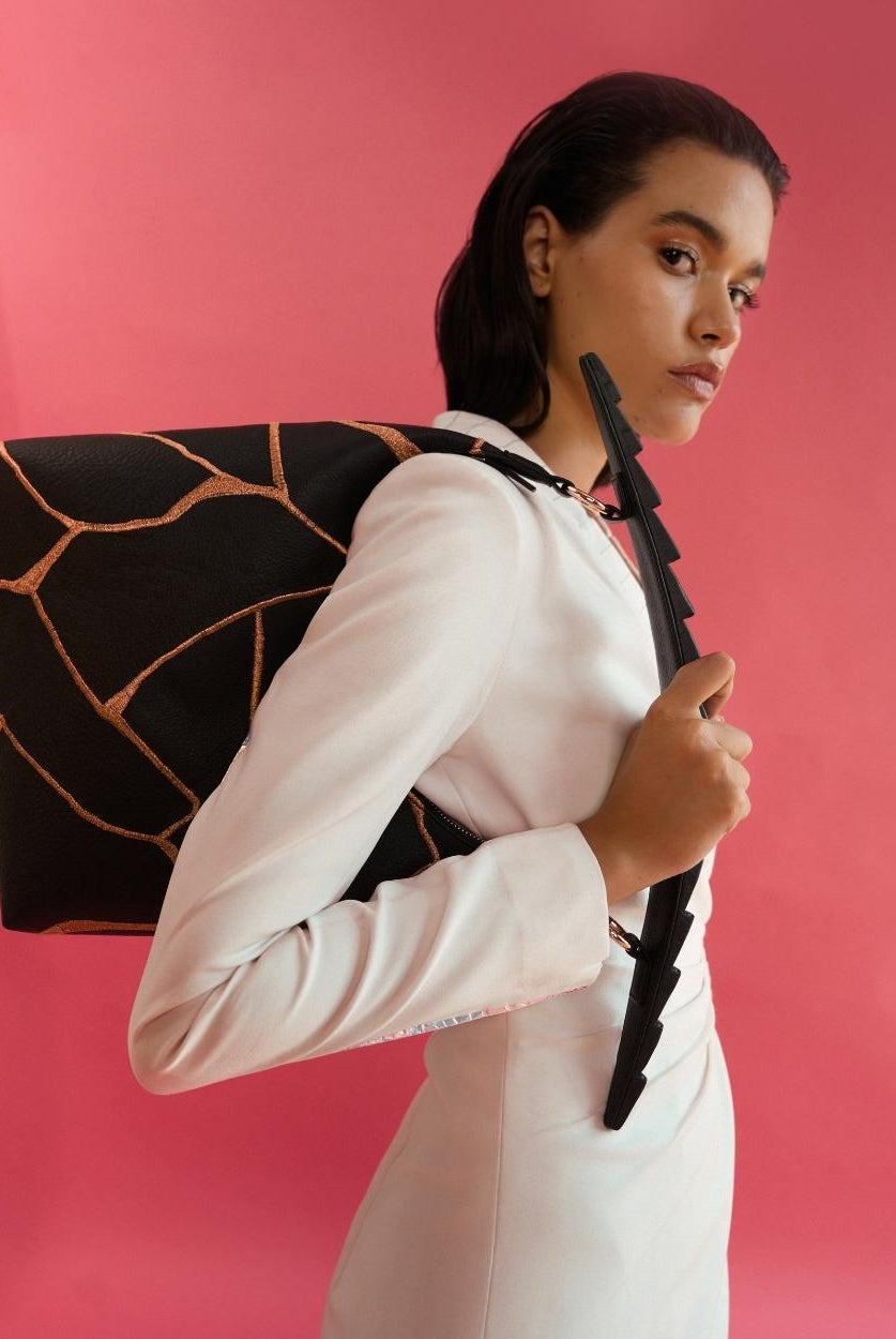 Akira Shoulder Bag in Black - CiceroniBagEconock