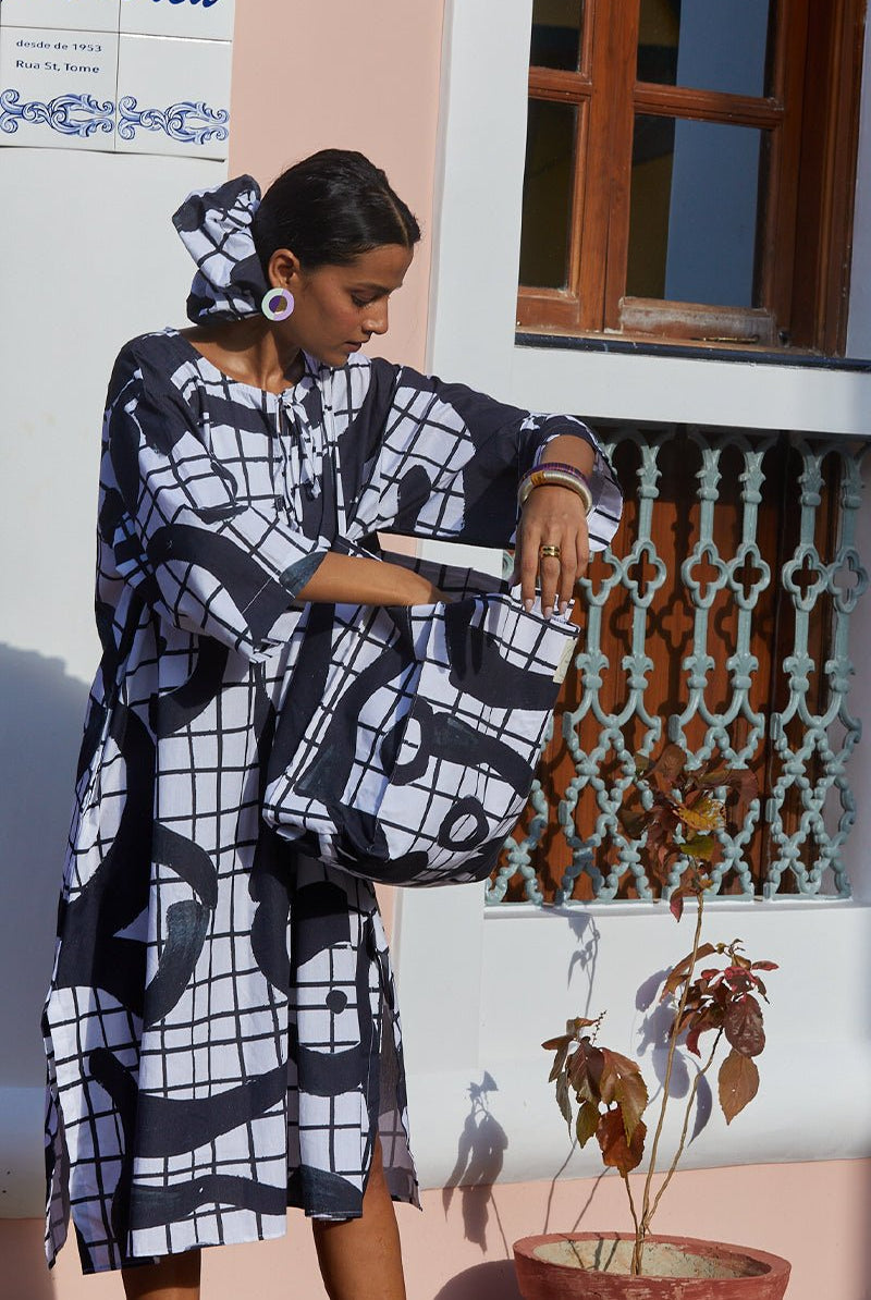 Alba Kaftaan In Ying Yang Print - CiceroniHappi Space