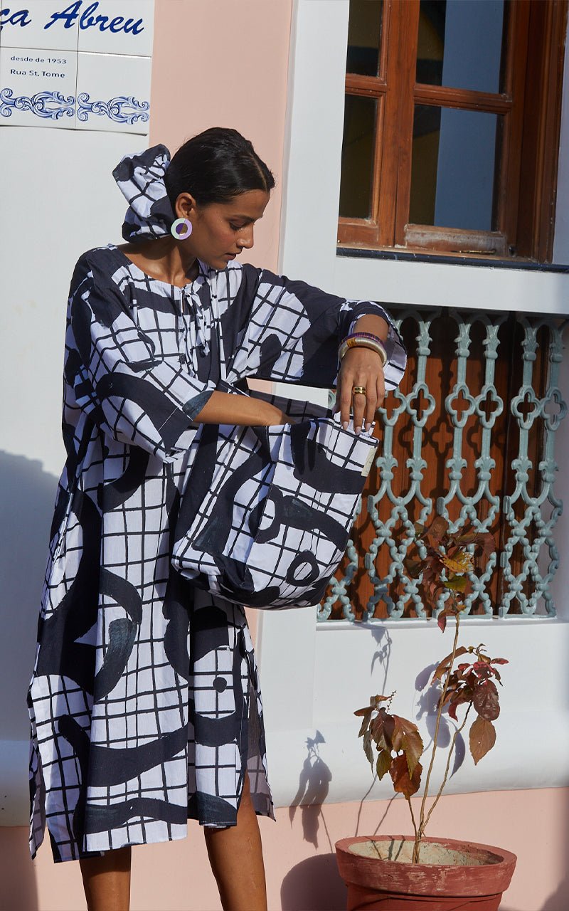 Alba Kaftaan In Ying Yang Print - CiceroniHappi Space