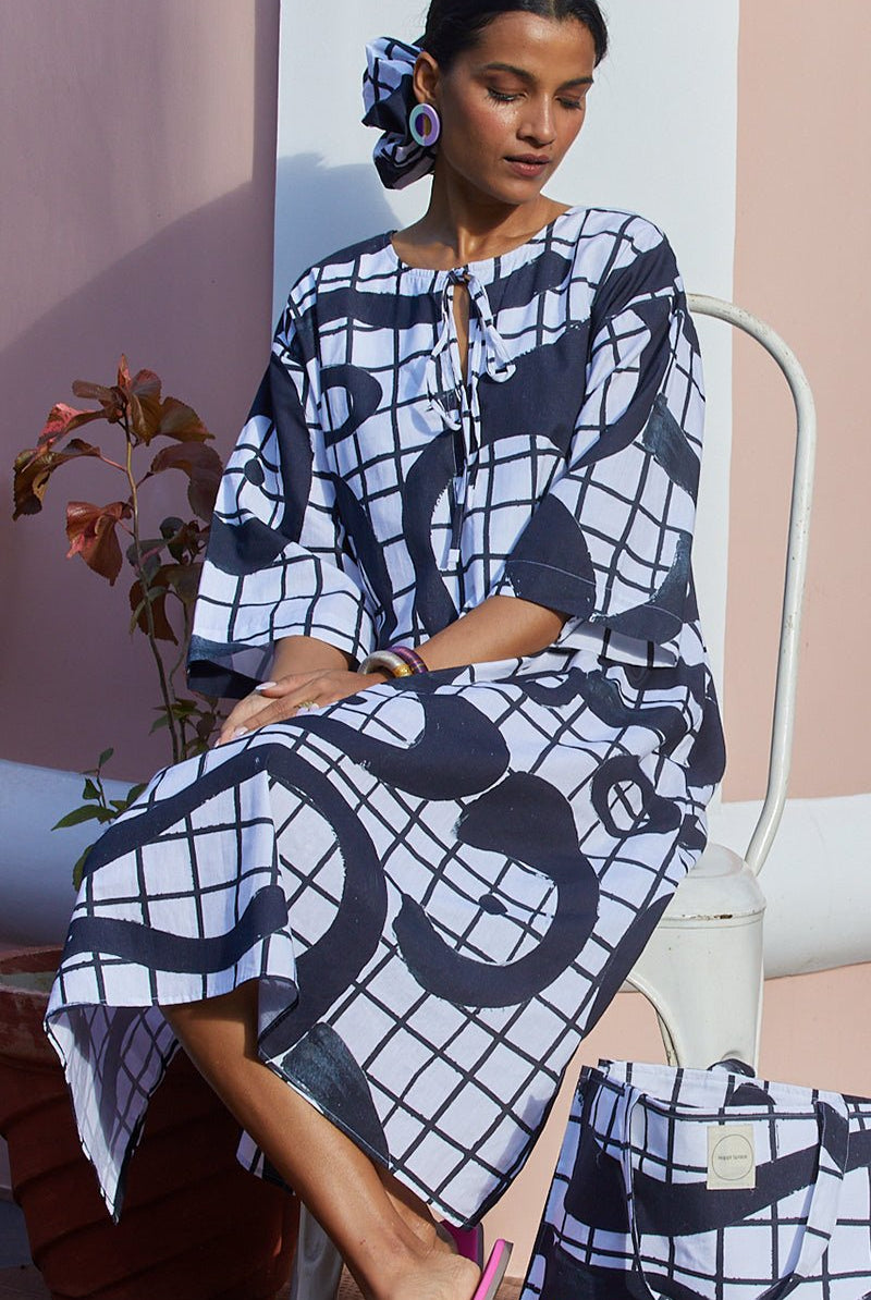 Alba Kaftaan In Ying Yang Print - CiceroniHappi Space