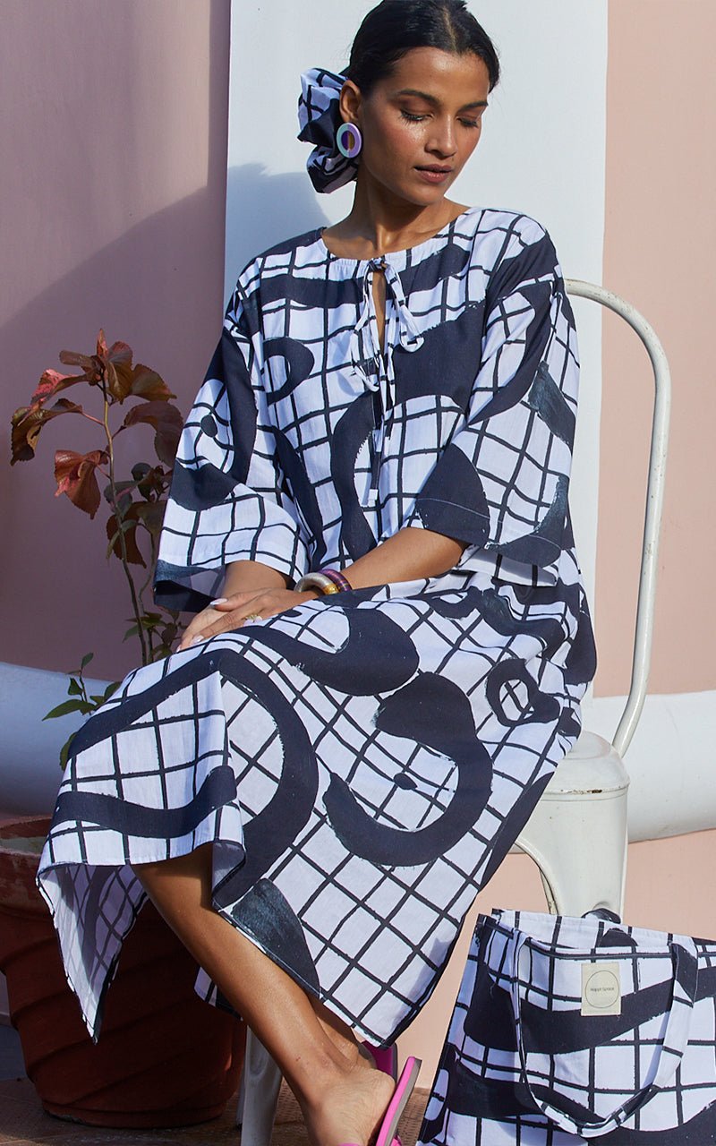 Alba Kaftaan In Ying Yang Print - CiceroniHappi Space