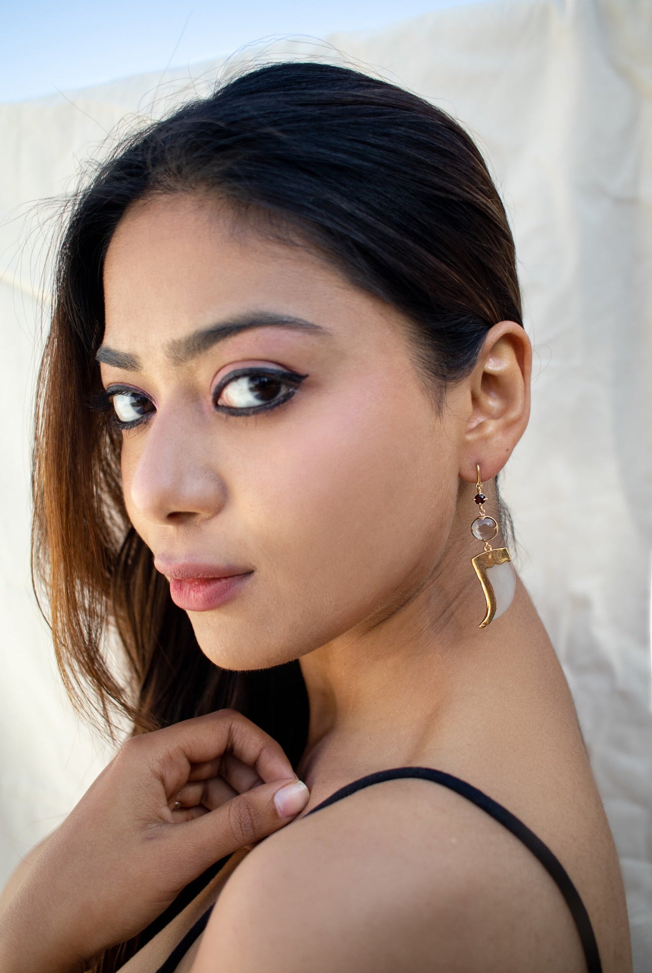 AVANI Gold Faux Tiger Claw Red Lens Earring - CiceroniBaka