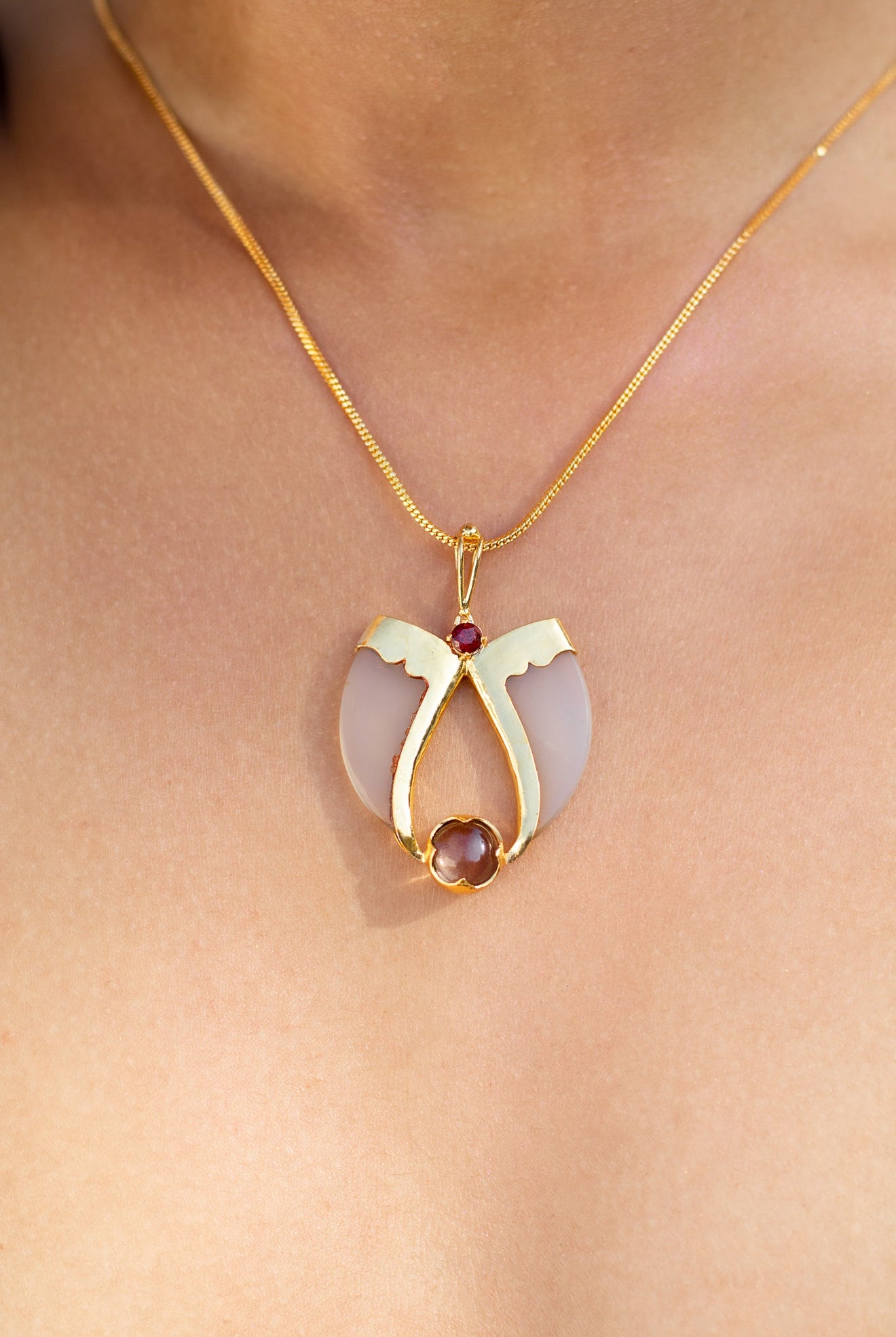 AVANI Gold Faux Tiger Claw Red Lens Pendant - CiceroniBaka