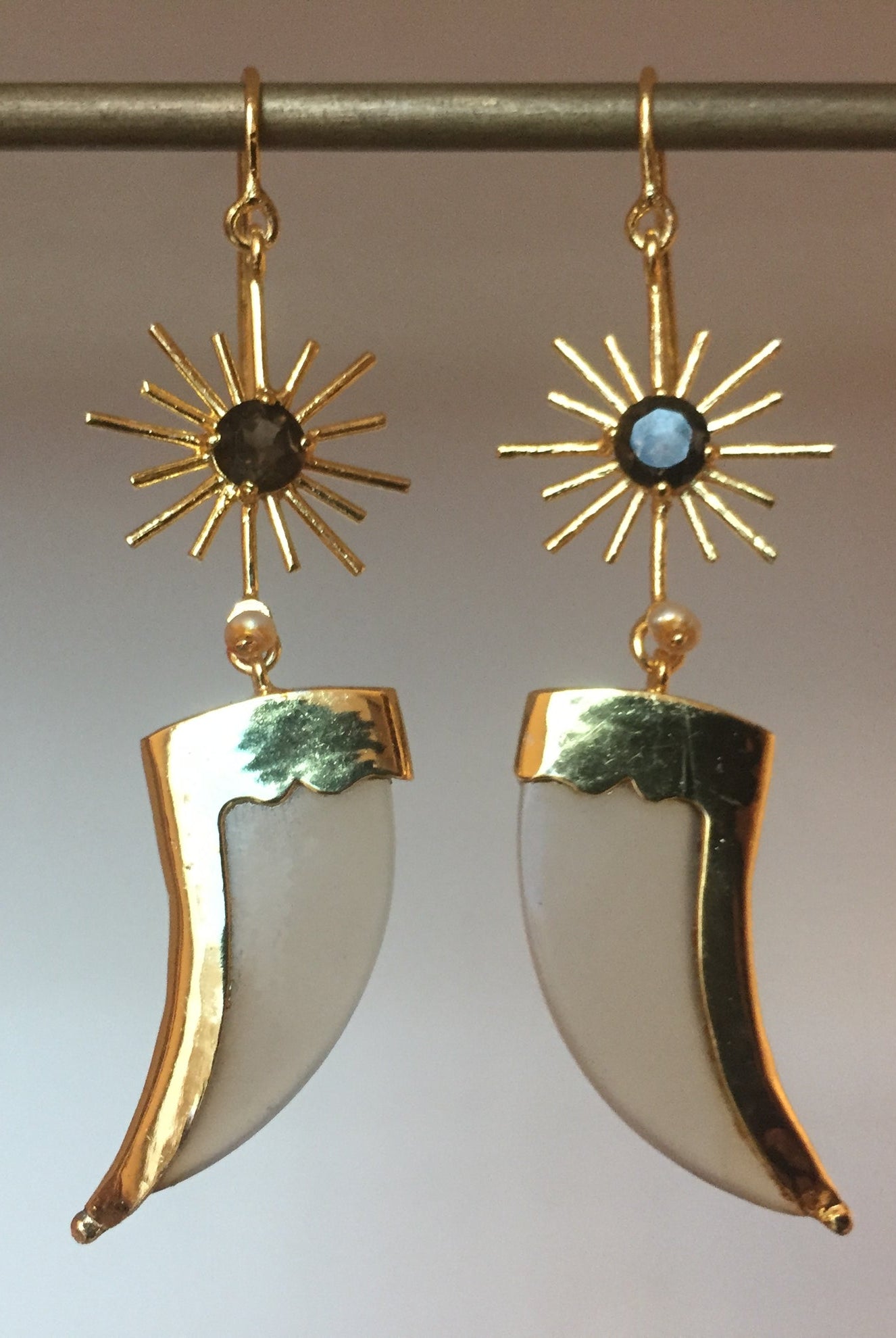 AVANI Gold Faux Tiger Claw Sunburst Earring - CiceroniBaka