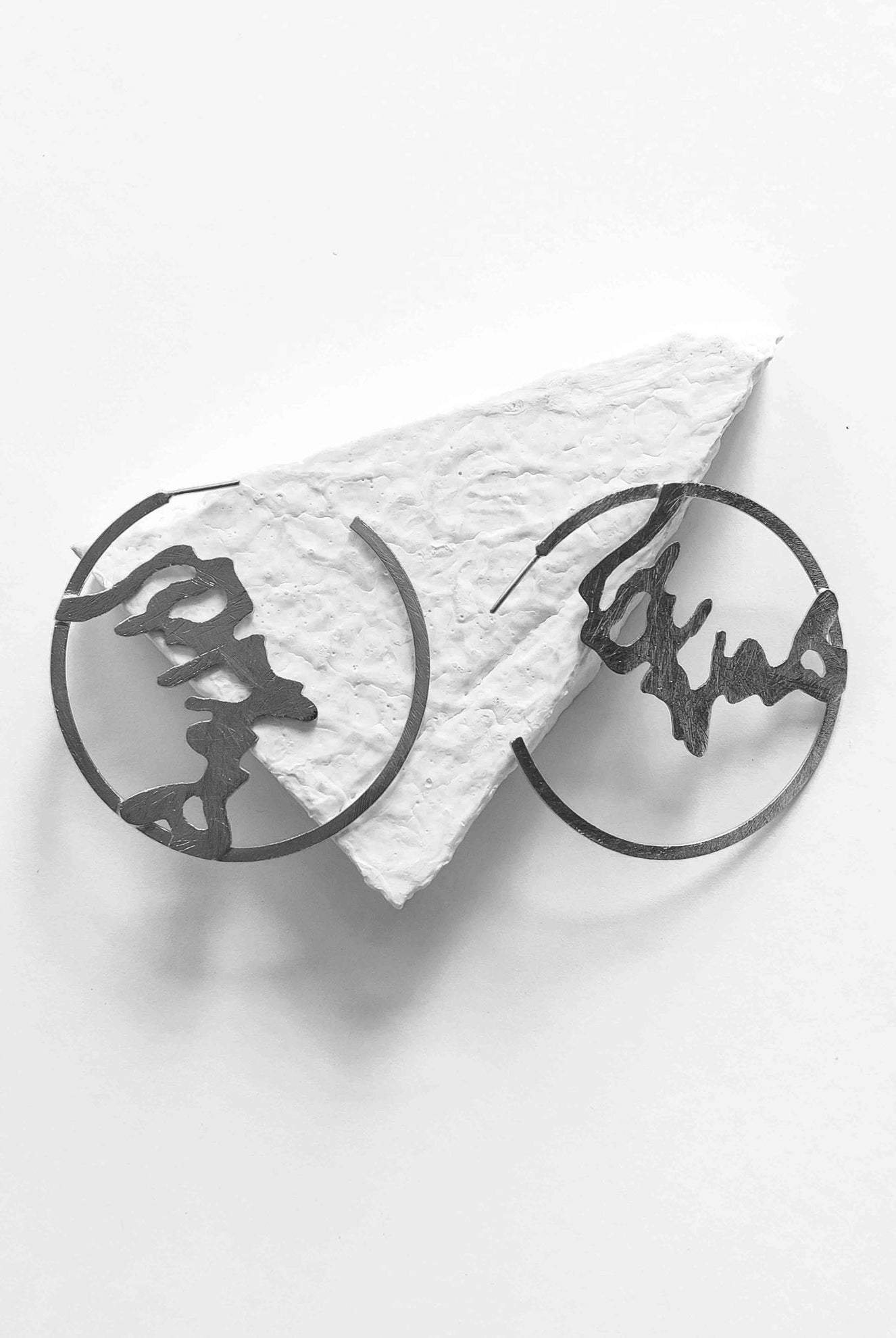 Beltza Earrings - CiceroniDE'ANMA