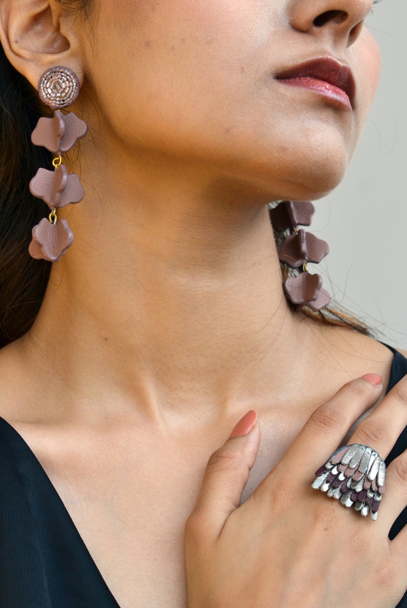 Floral Embroidered Dangler - CiceroniNoupelle