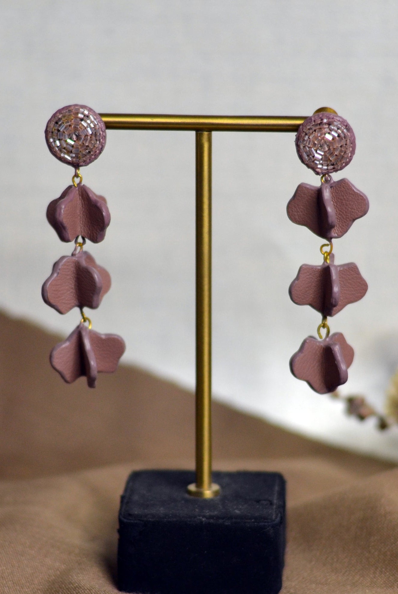 Floral Embroidered Dangler - CiceroniNoupelle