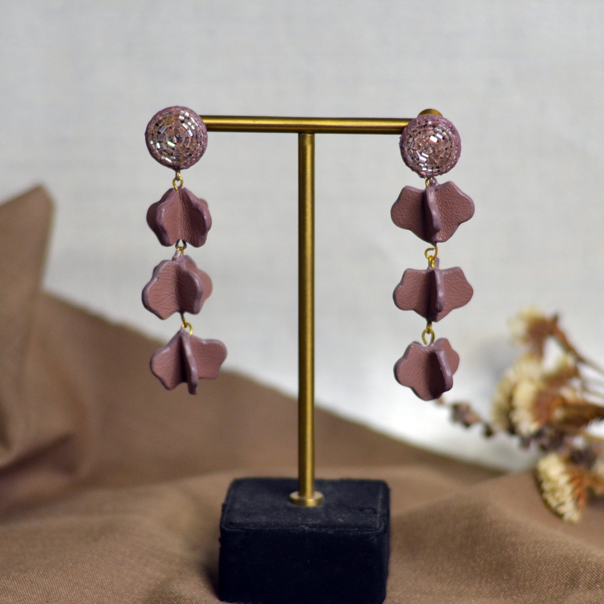 Floral Embroidered Dangler - CiceroniNoupelle