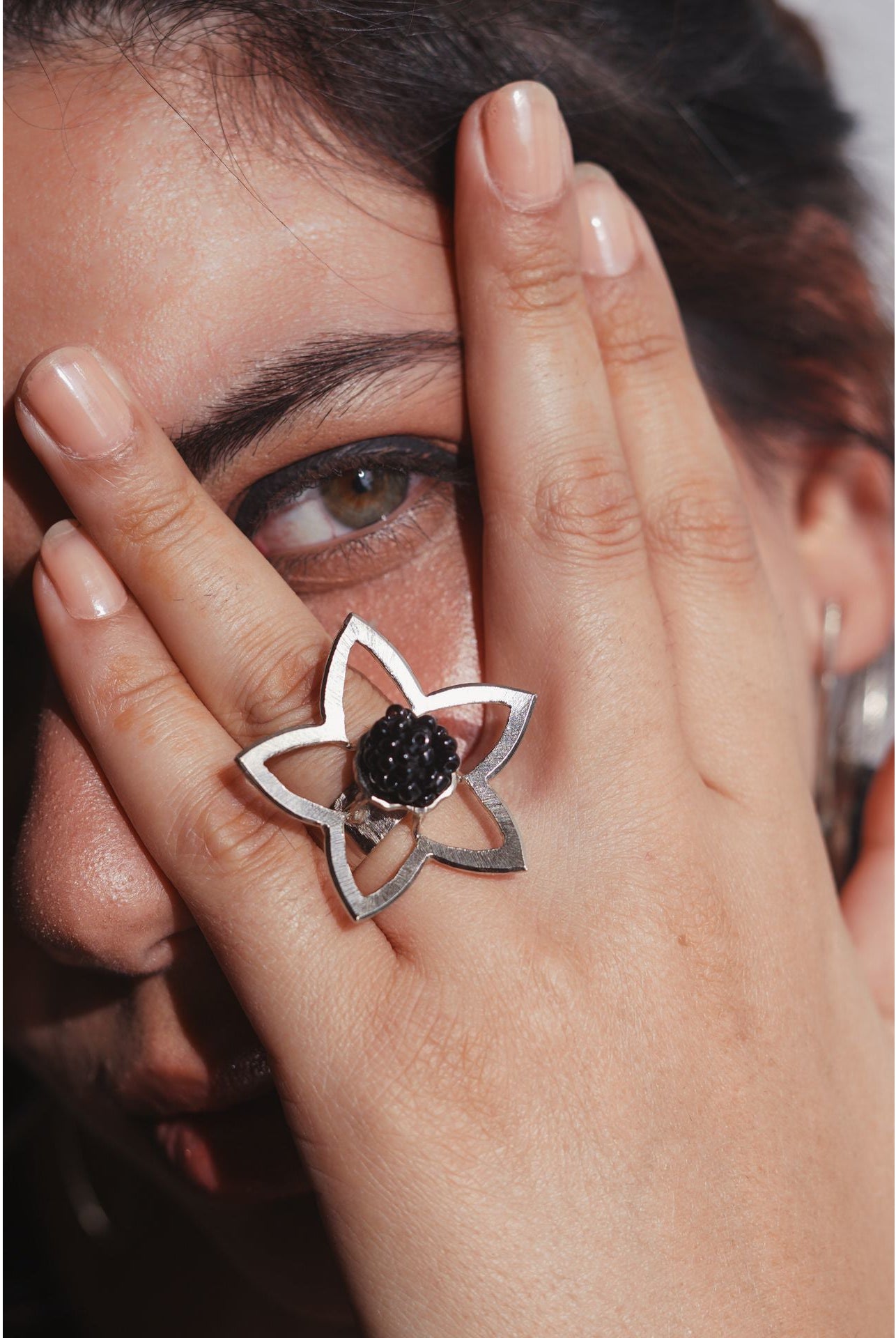 Flower Frame Ring in Silver - CiceroniAarjavee