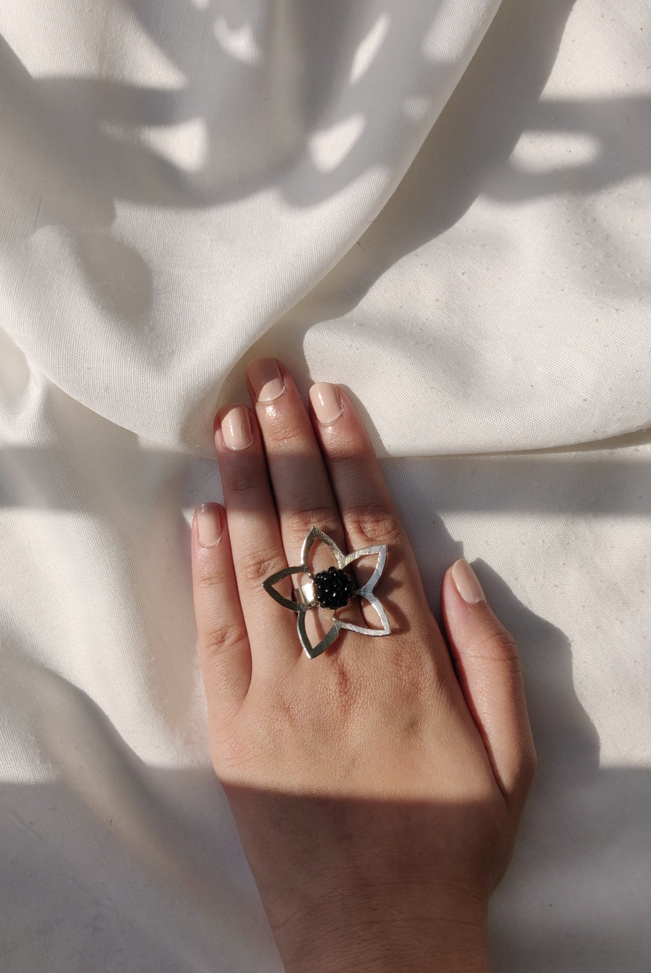 Flower Frame Ring in Silver - CiceroniAarjavee