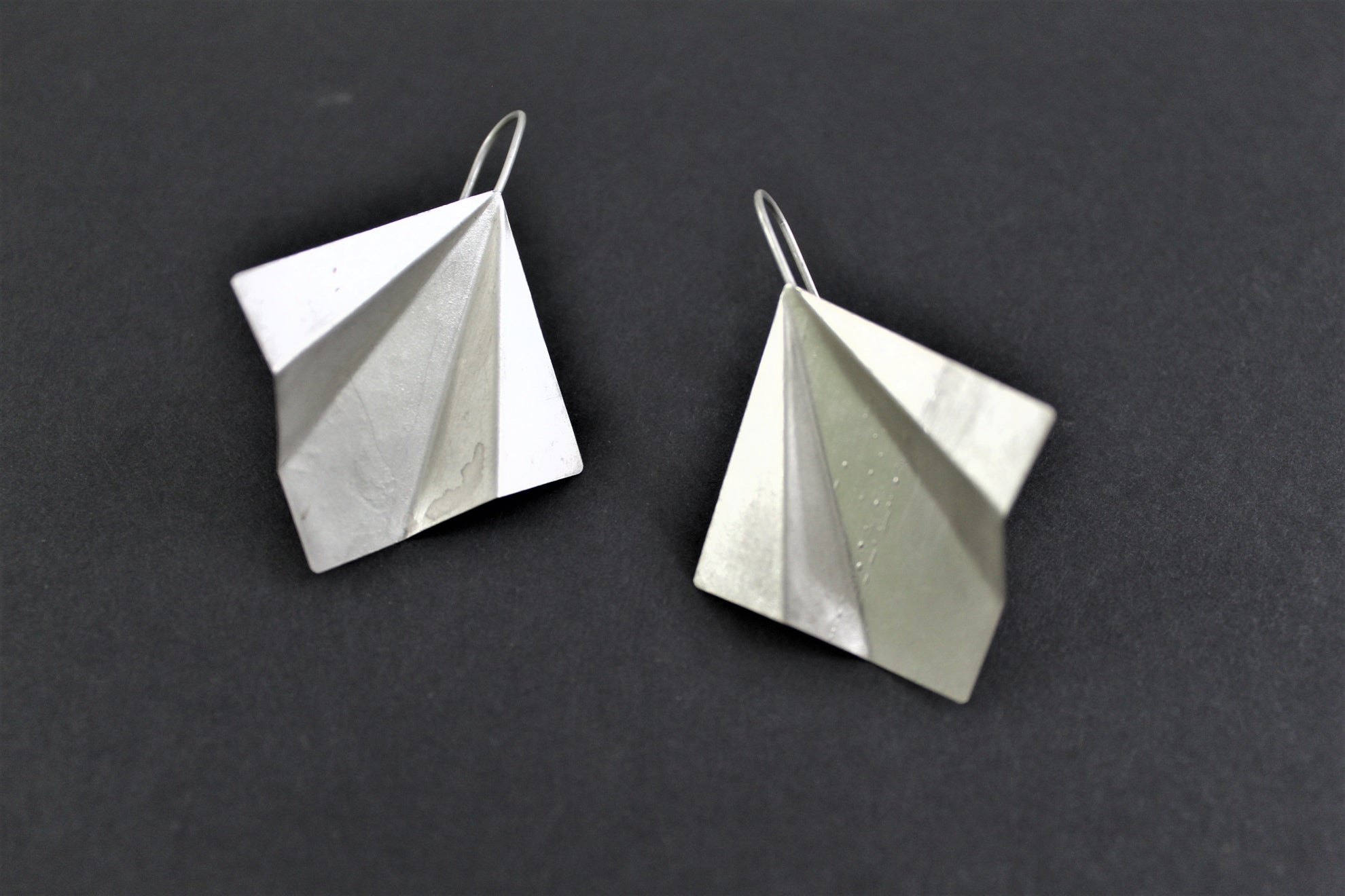 GARVI Origami Two-Fold Earrings - CiceroniBaka
