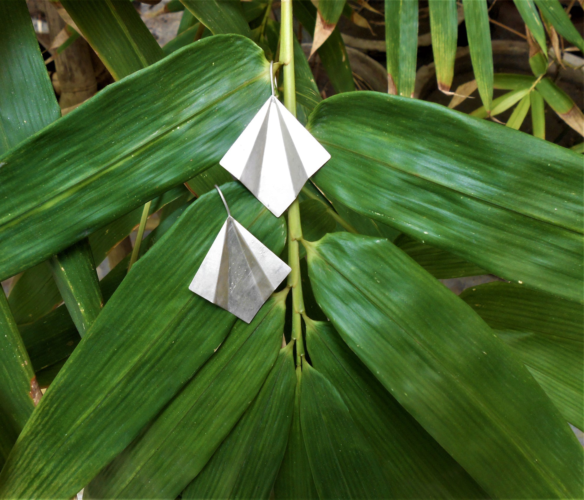 GARVI Origami Two-Fold Earrings - CiceroniBaka