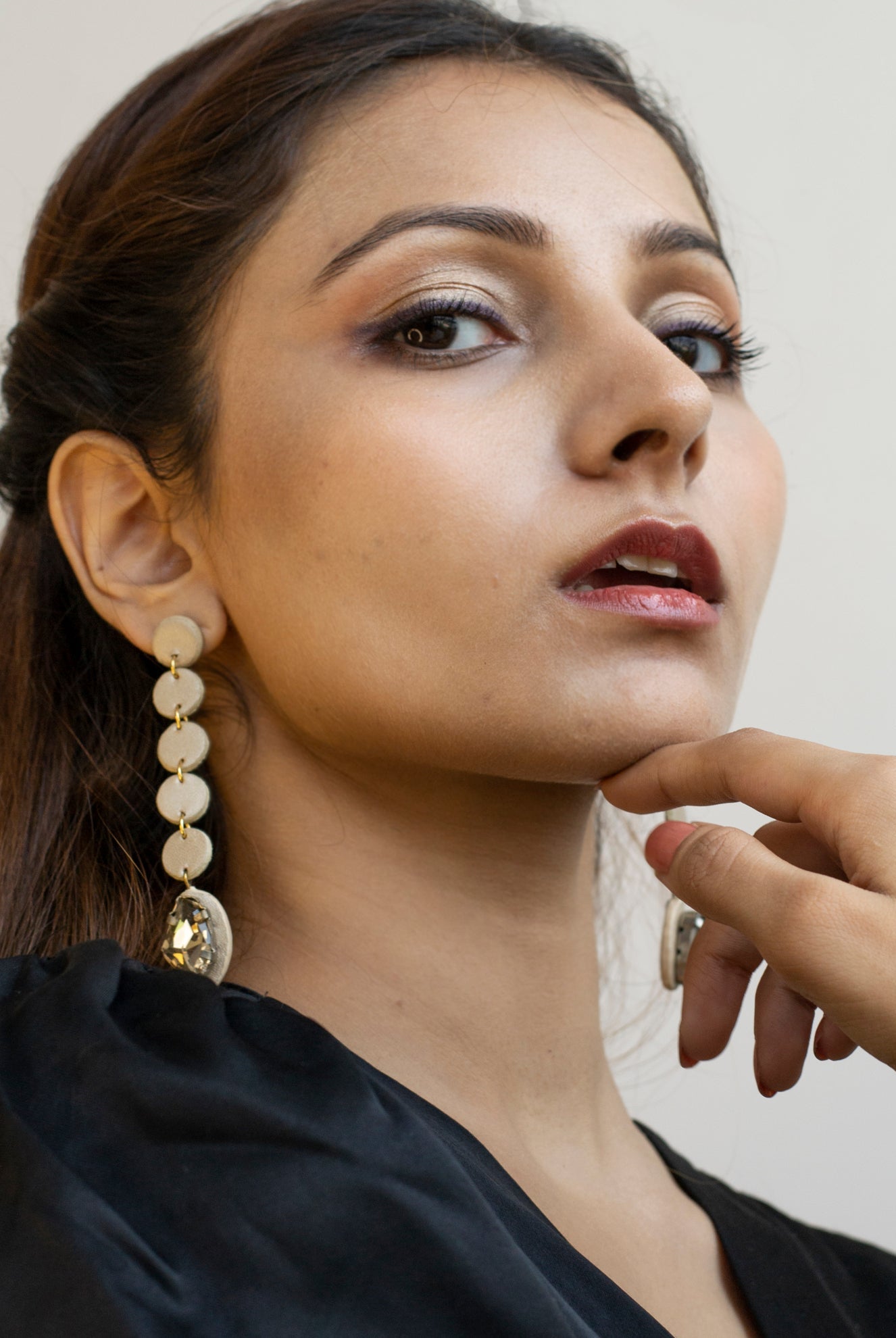 Gold Chord Danglers With Stone - CiceroniNoupelle