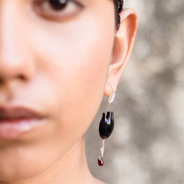 HEART Straight Arrow - Black Earring - CiceroniBaka