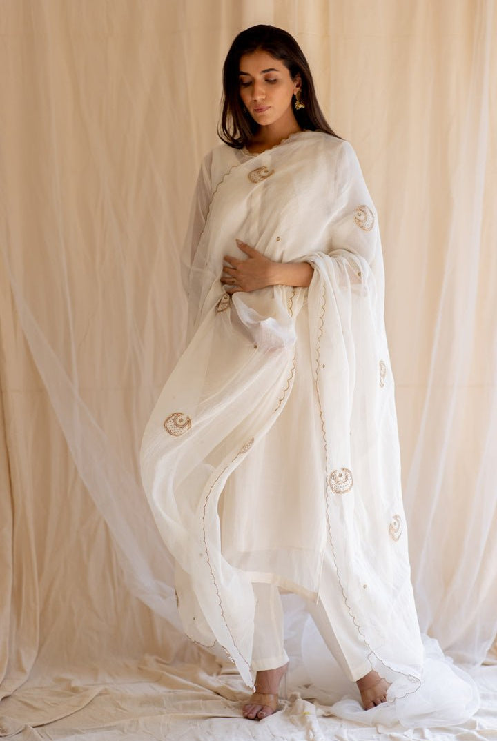 Ivory White Chaand Odhani - CiceroniNirjara