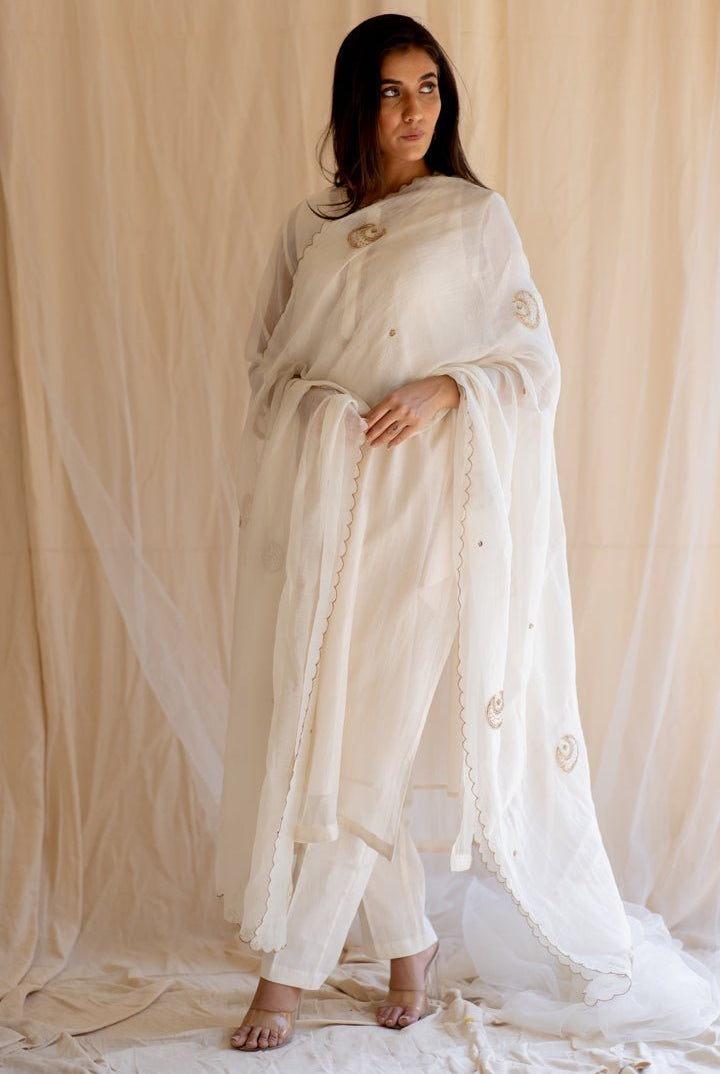 Ivory White Chaand Odhani - CiceroniNirjara