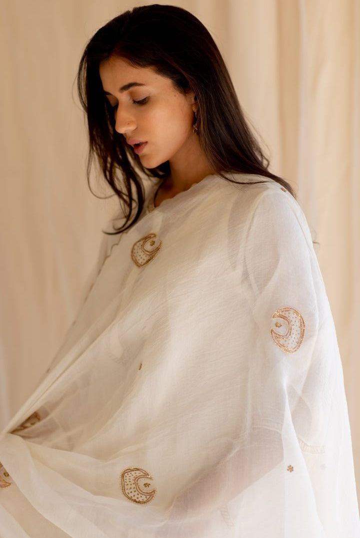 Ivory White Chaand Odhani - CiceroniNirjara