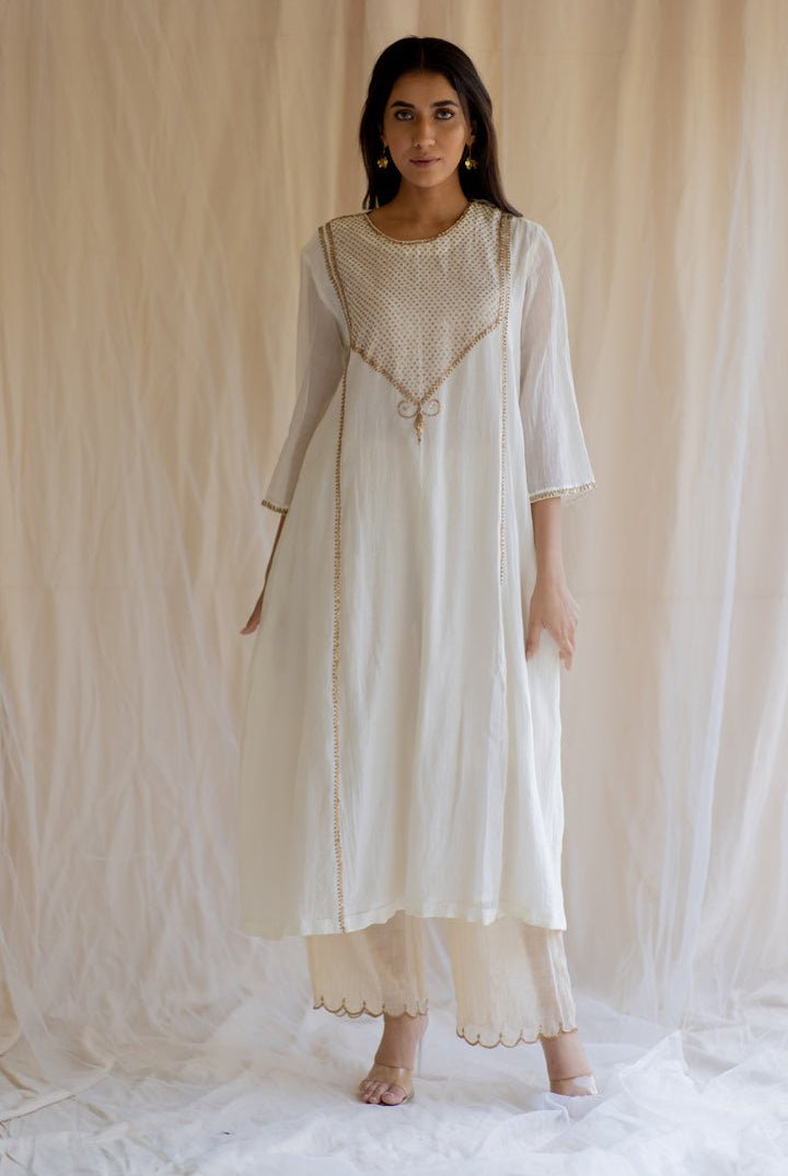 Ivory White Fridaus Abho and Izaar - CiceroniNirjara