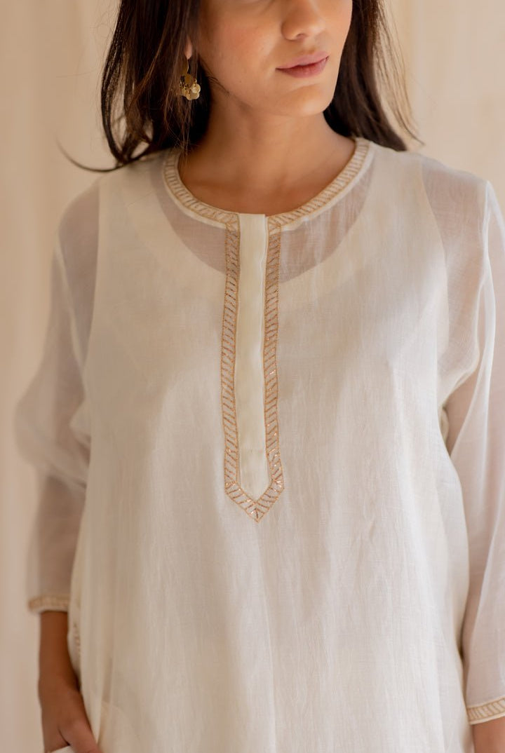 Ivory White Gul Seedh Kurta Set - CiceroniNirjara